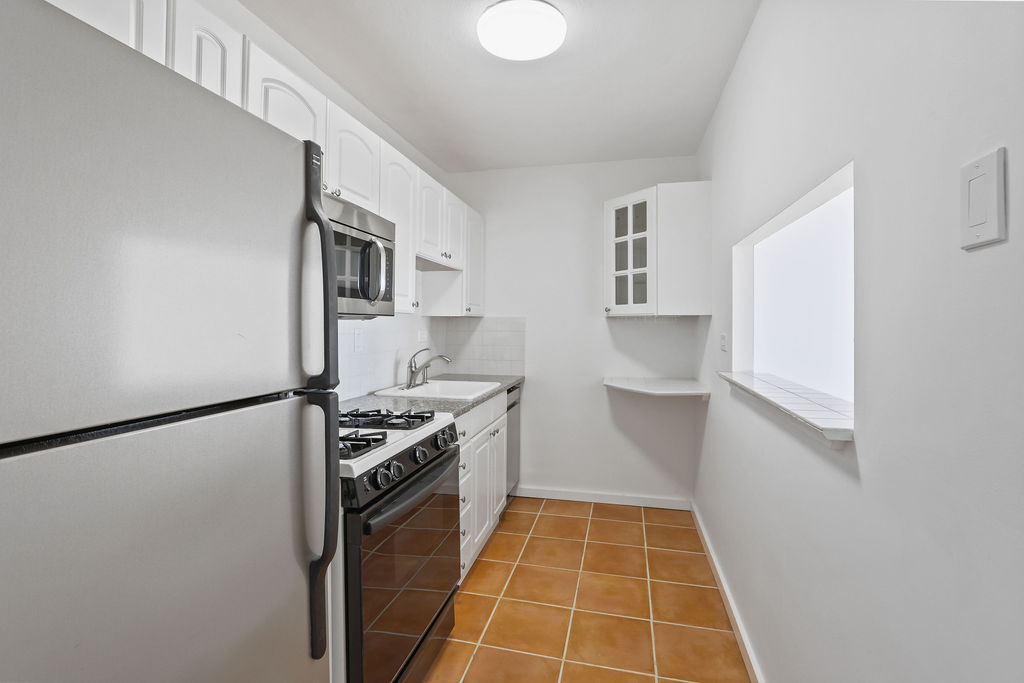 8 Whittier Pl, West End