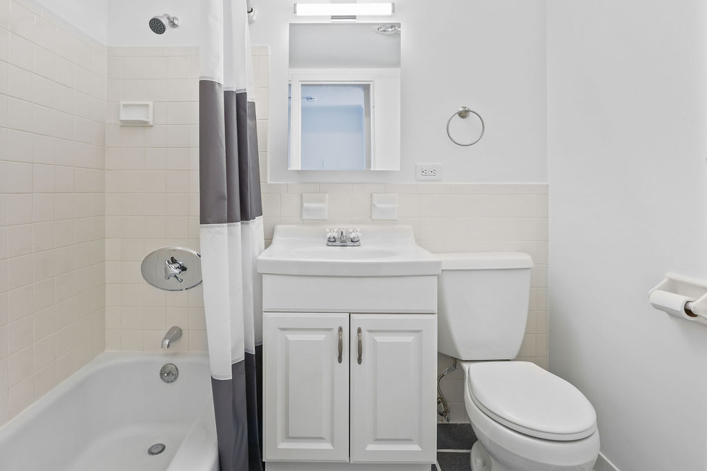 8 Whittier Pl, West End