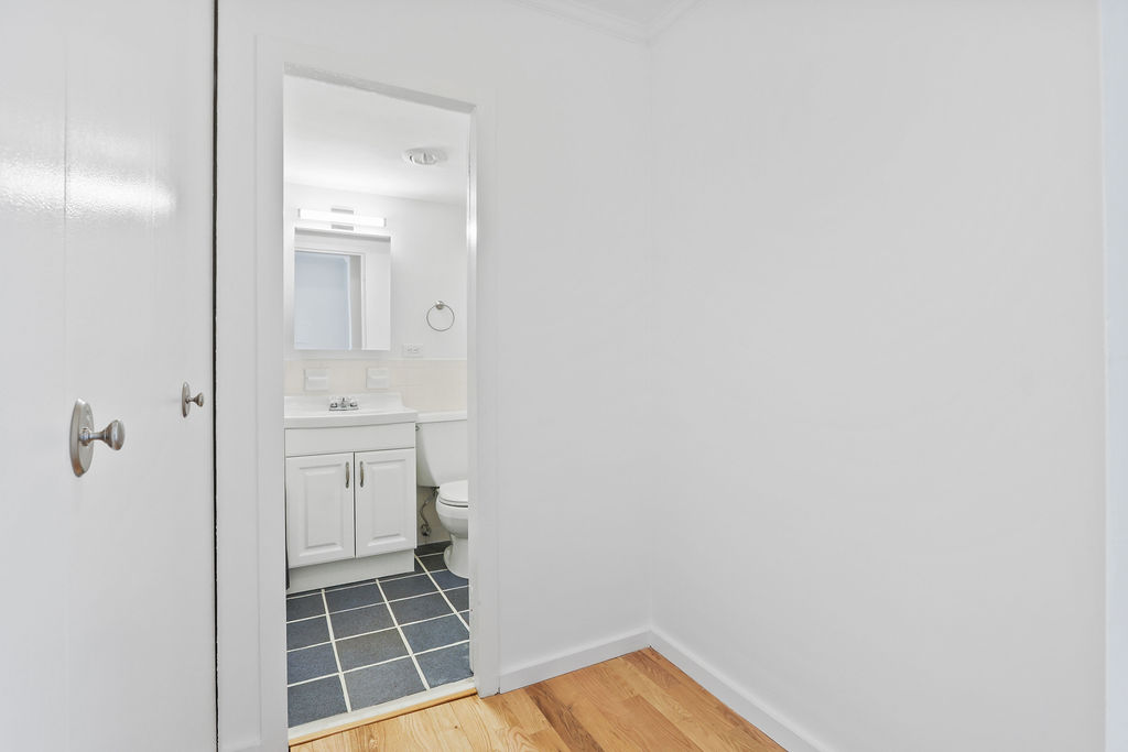 8 Whittier Pl, West End