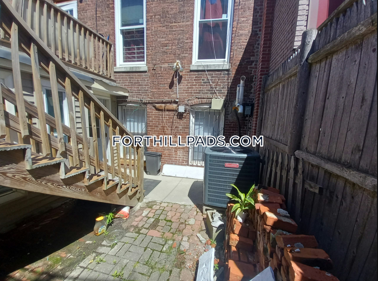 23 Highland Park Ave, Roxbury