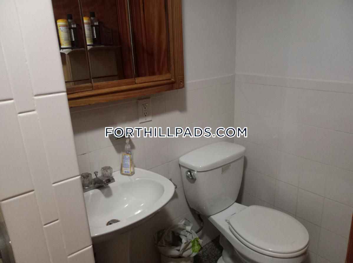 23 Highland Park Ave, Roxbury