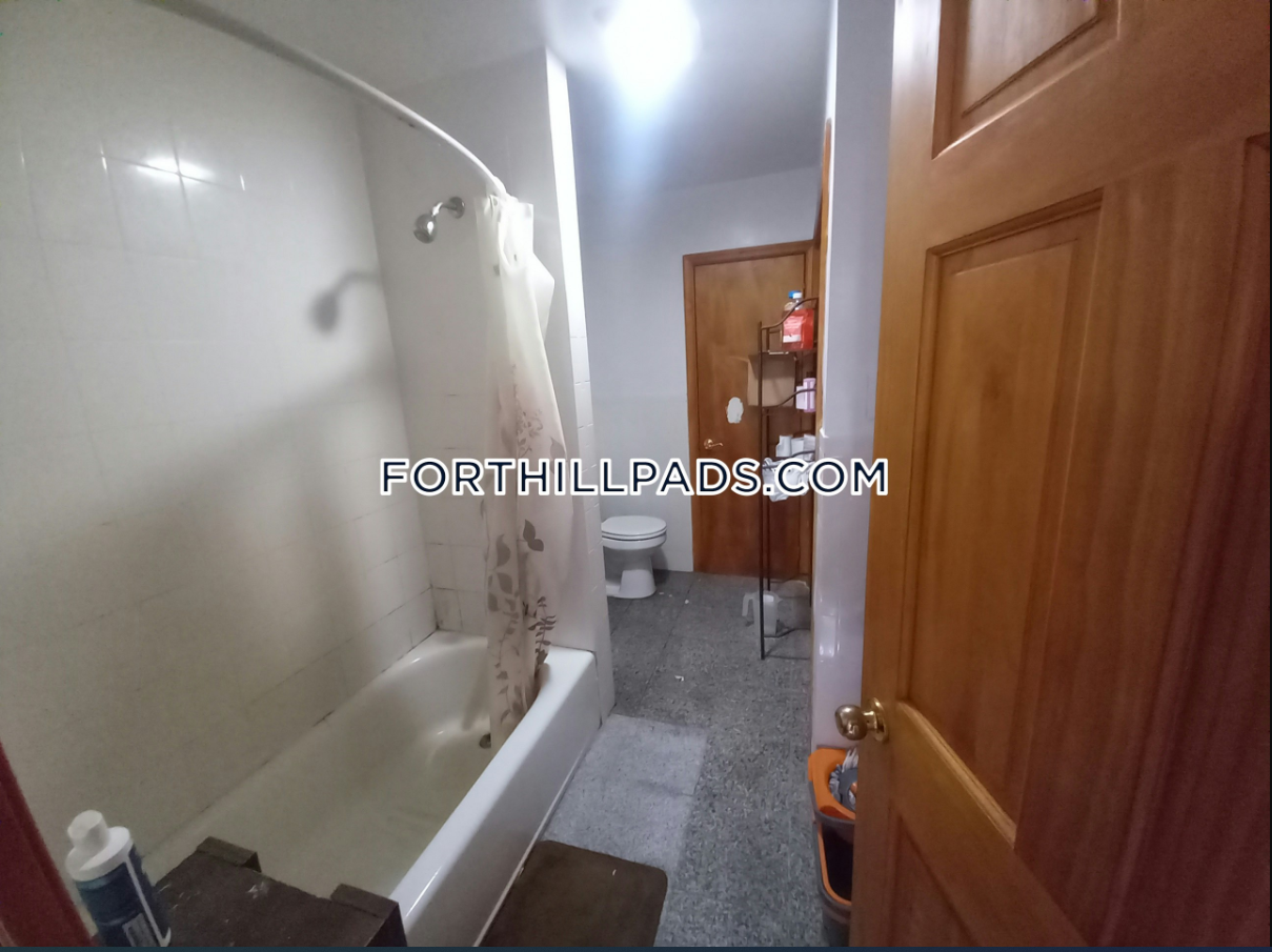 23 Highland Park Ave, Roxbury