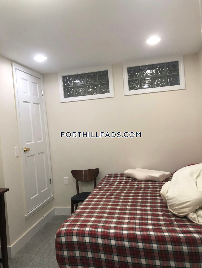 23 Highland Park Ave, Roxbury