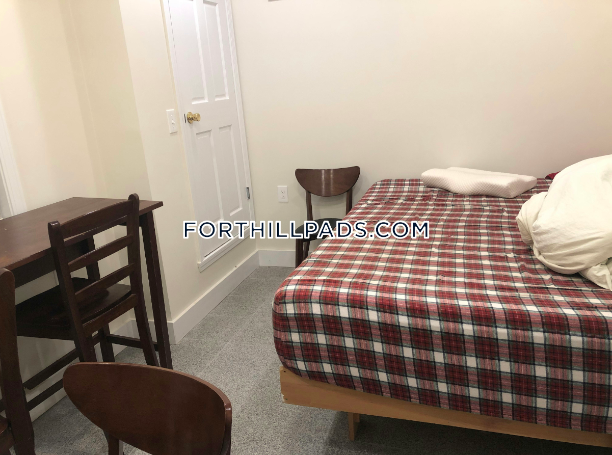 23 Highland Park Ave, Roxbury