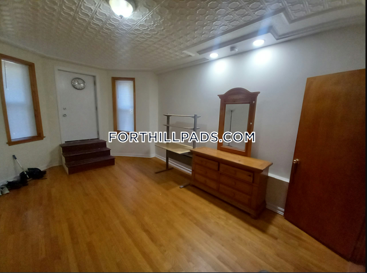 23 Highland Park Ave, Roxbury