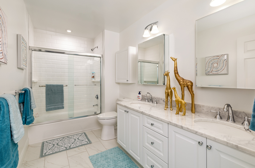 11 Thornton Rd, Chestnut Hill