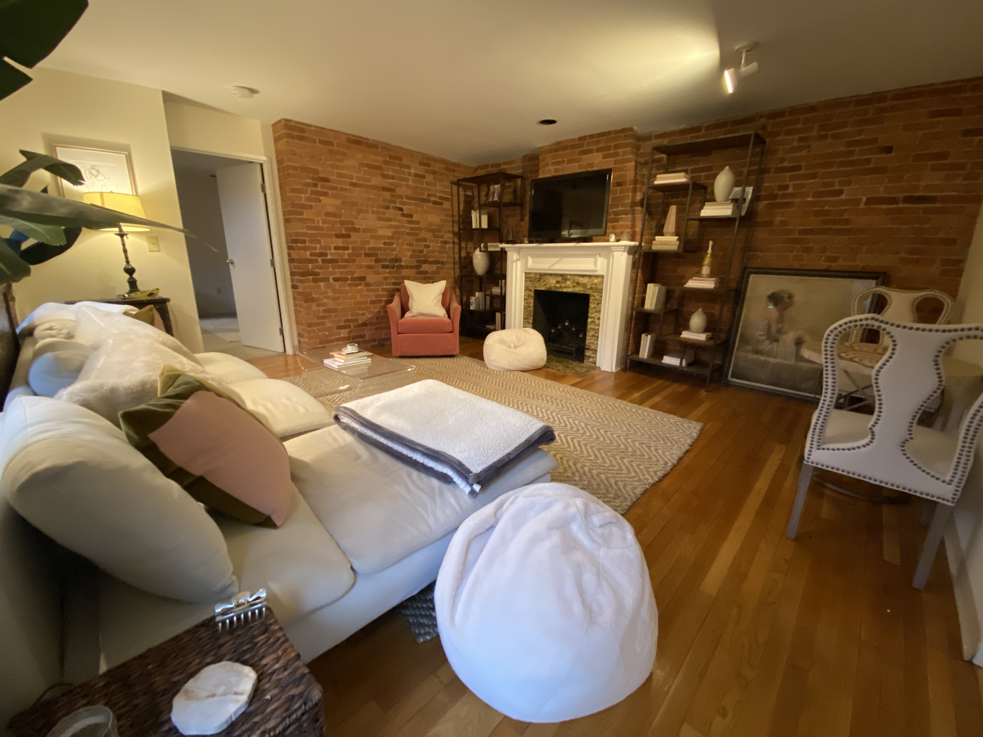 103 Gainsborough St, Fenway