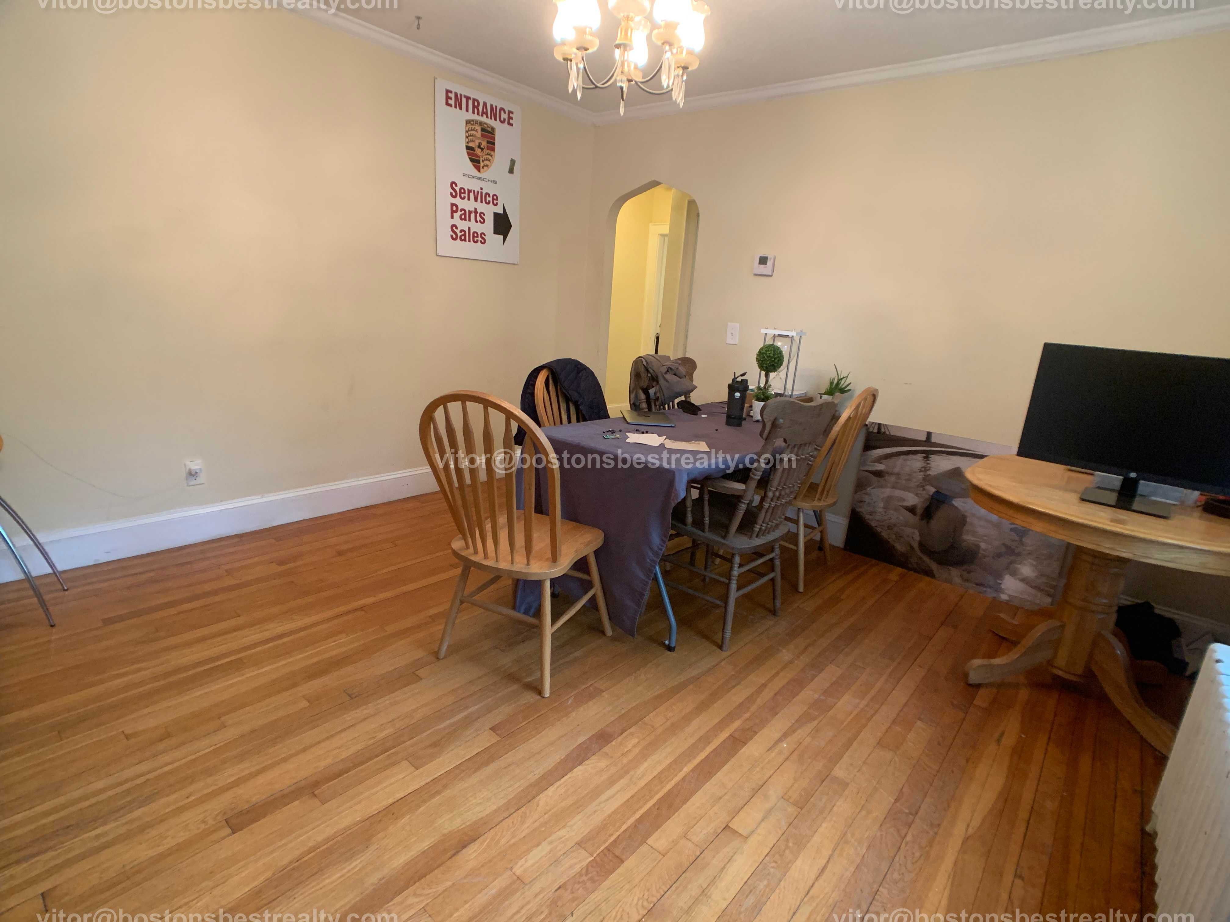 208 Freeman St, Coolidge Corner