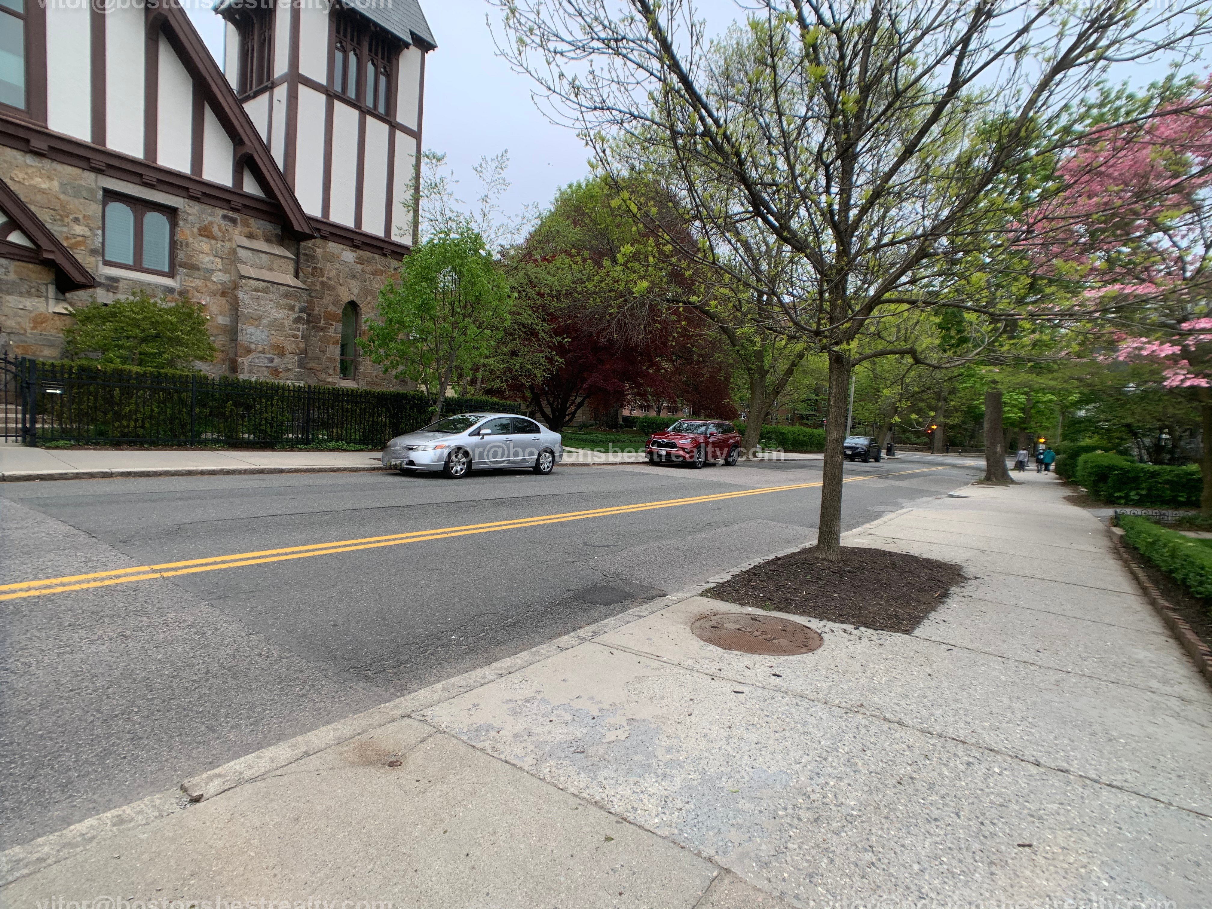 208 Freeman St, Coolidge Corner