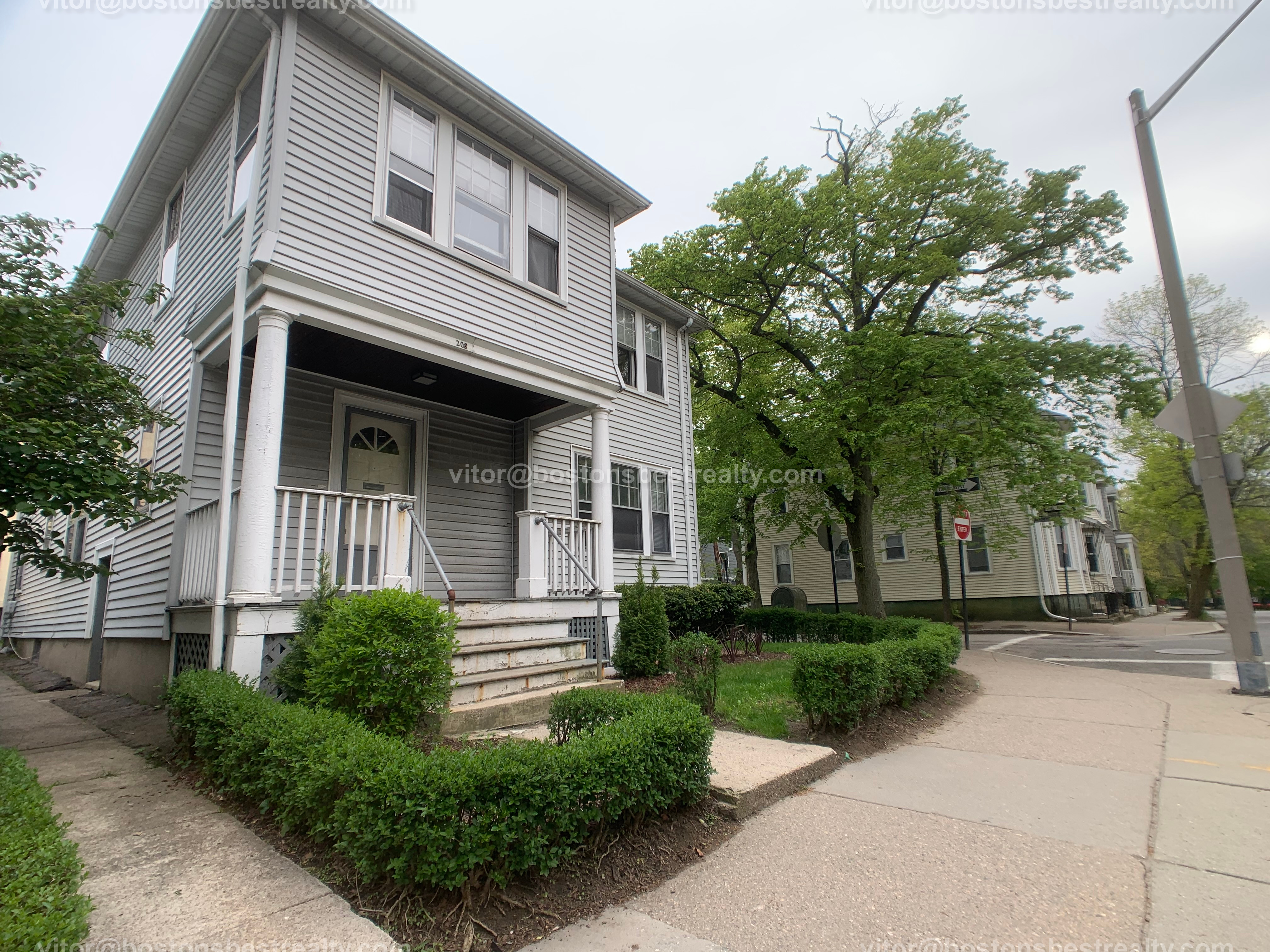 208 Freeman St, Coolidge Corner