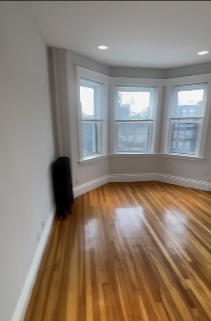 102 Queensberry St, Fenway