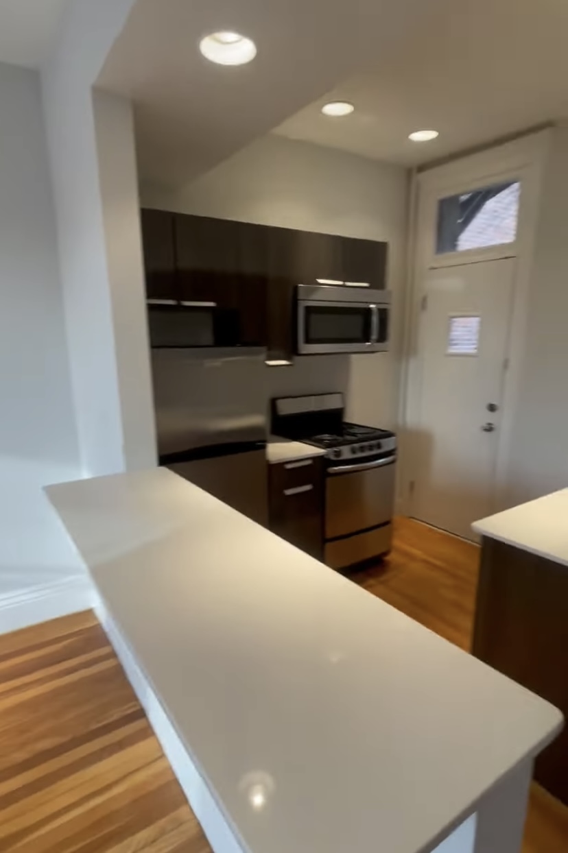 102 Queensberry St, Fenway