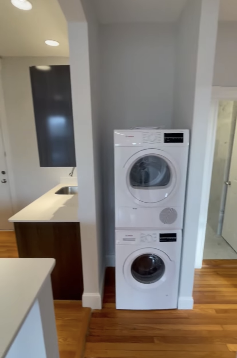 102 Queensberry St, Fenway