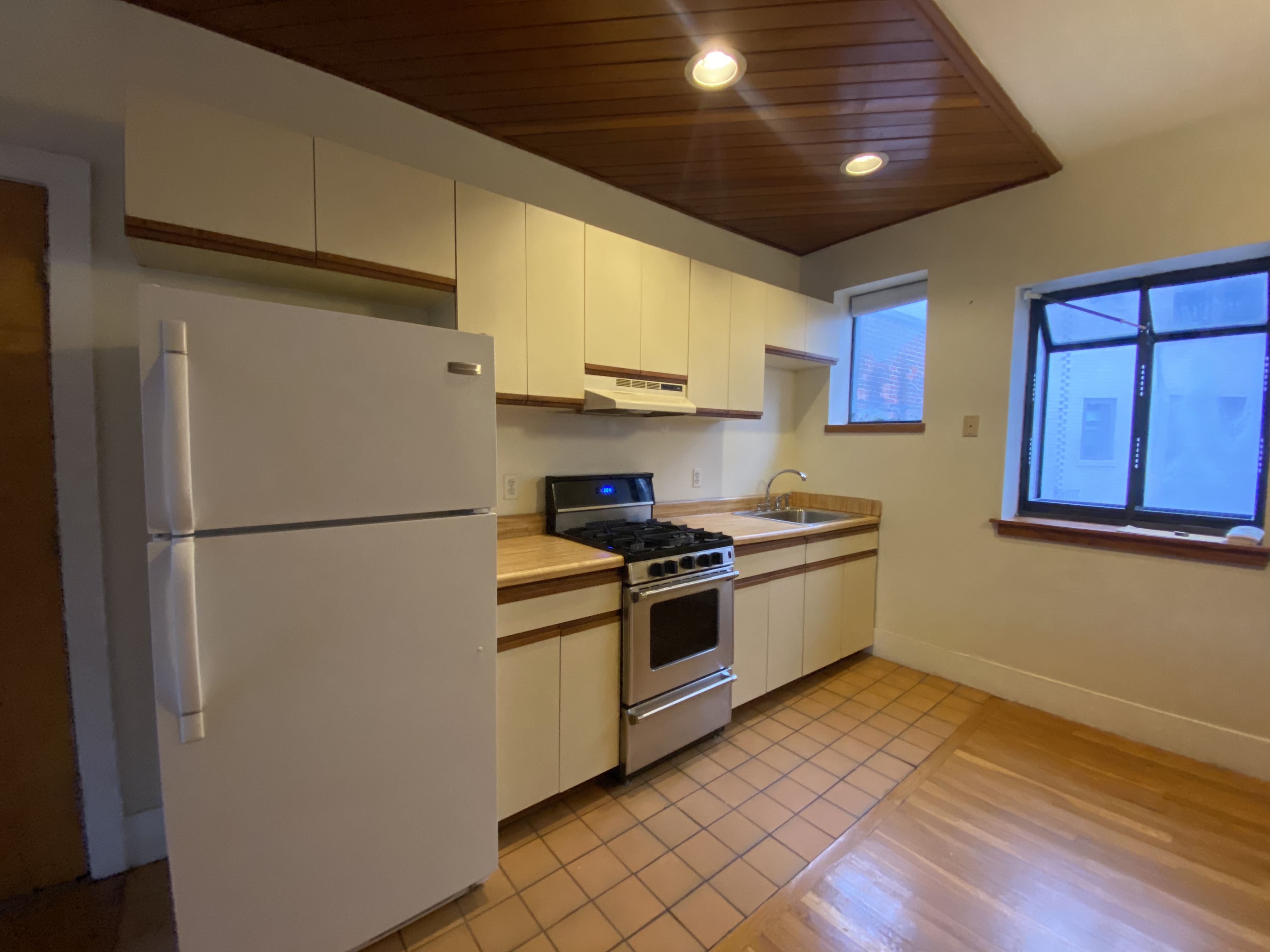 210 Hemenway St, Fenway