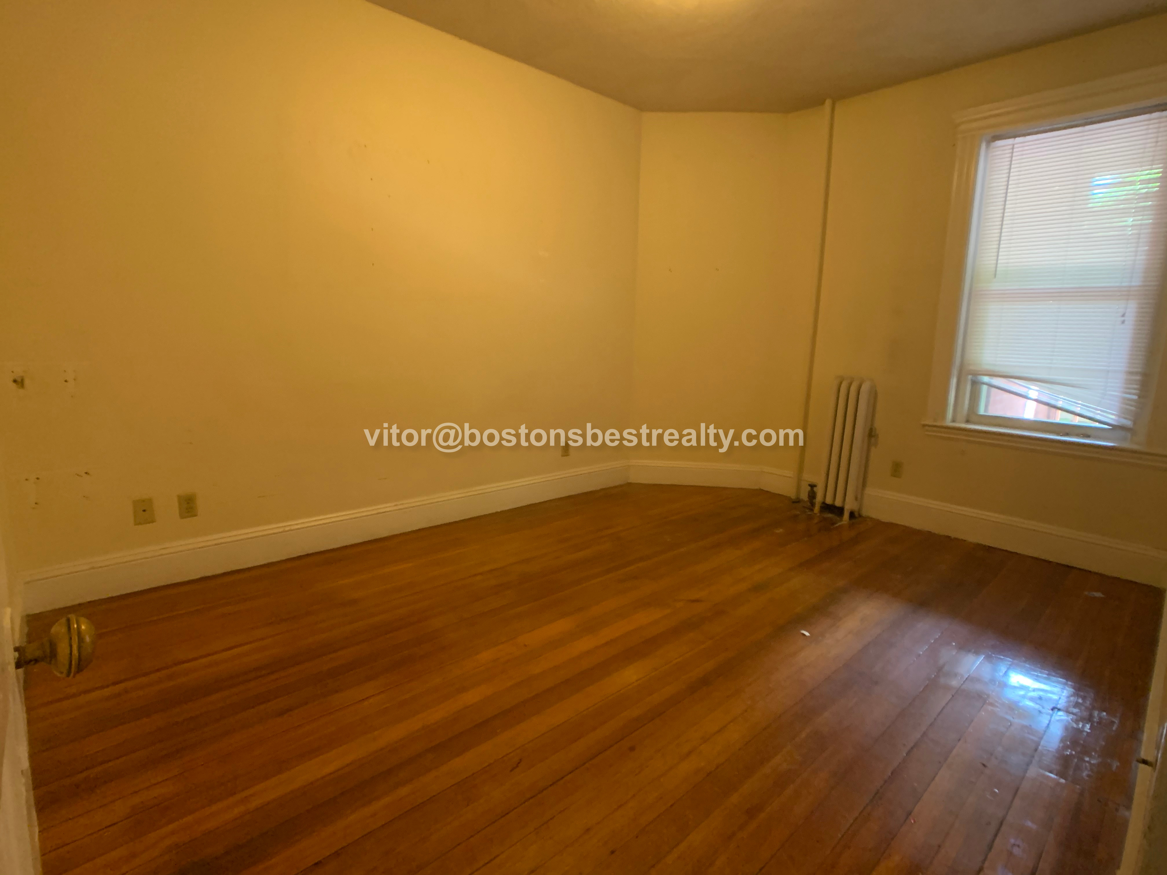 20 Strathmore Rd, Washington Square