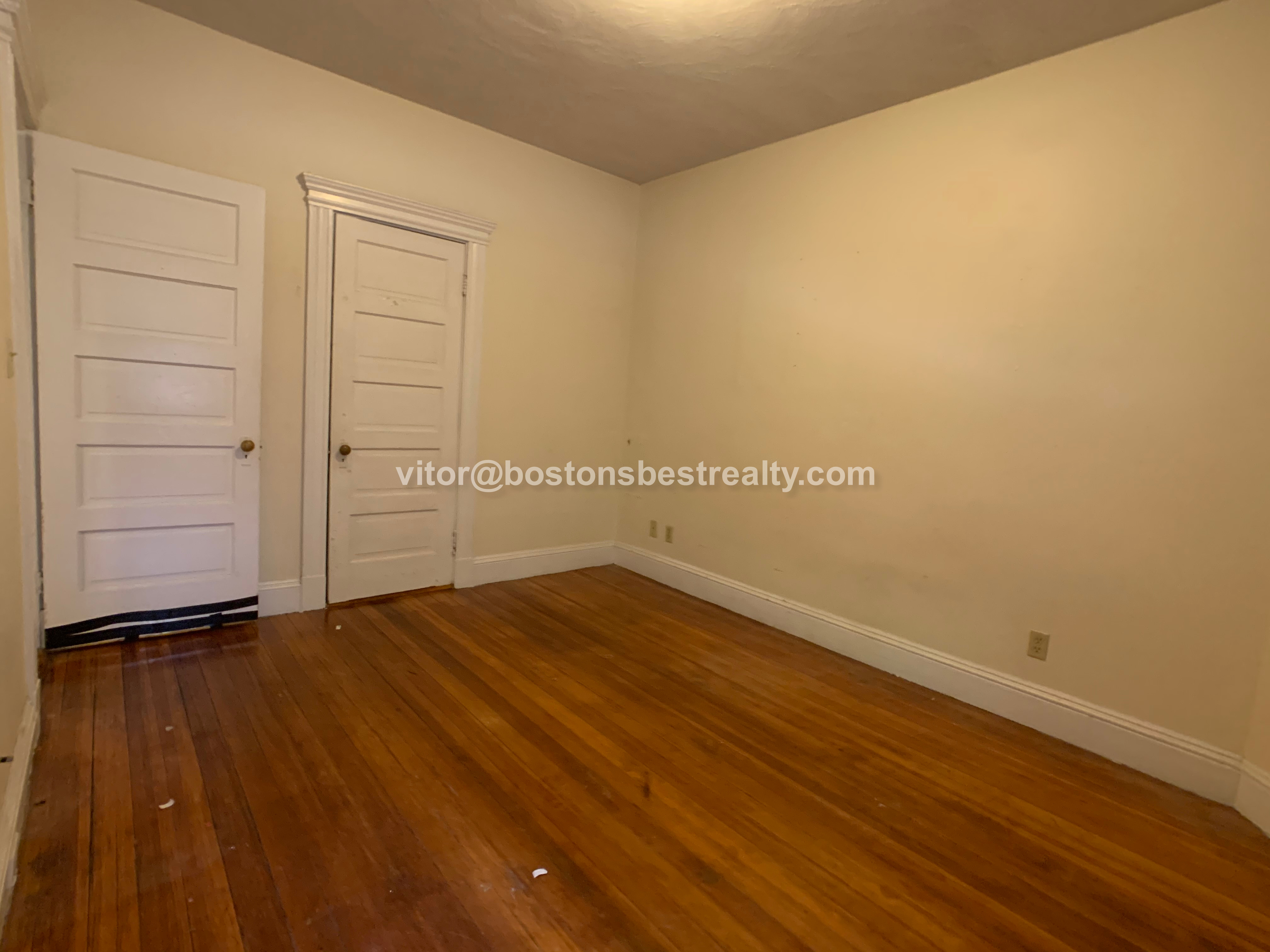 20 Strathmore Rd, Washington Square