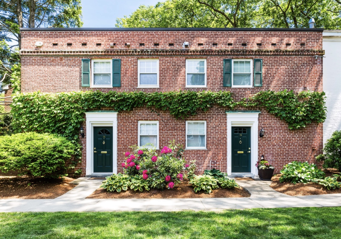 1 Hancock Village Dr, Chestnut Hill