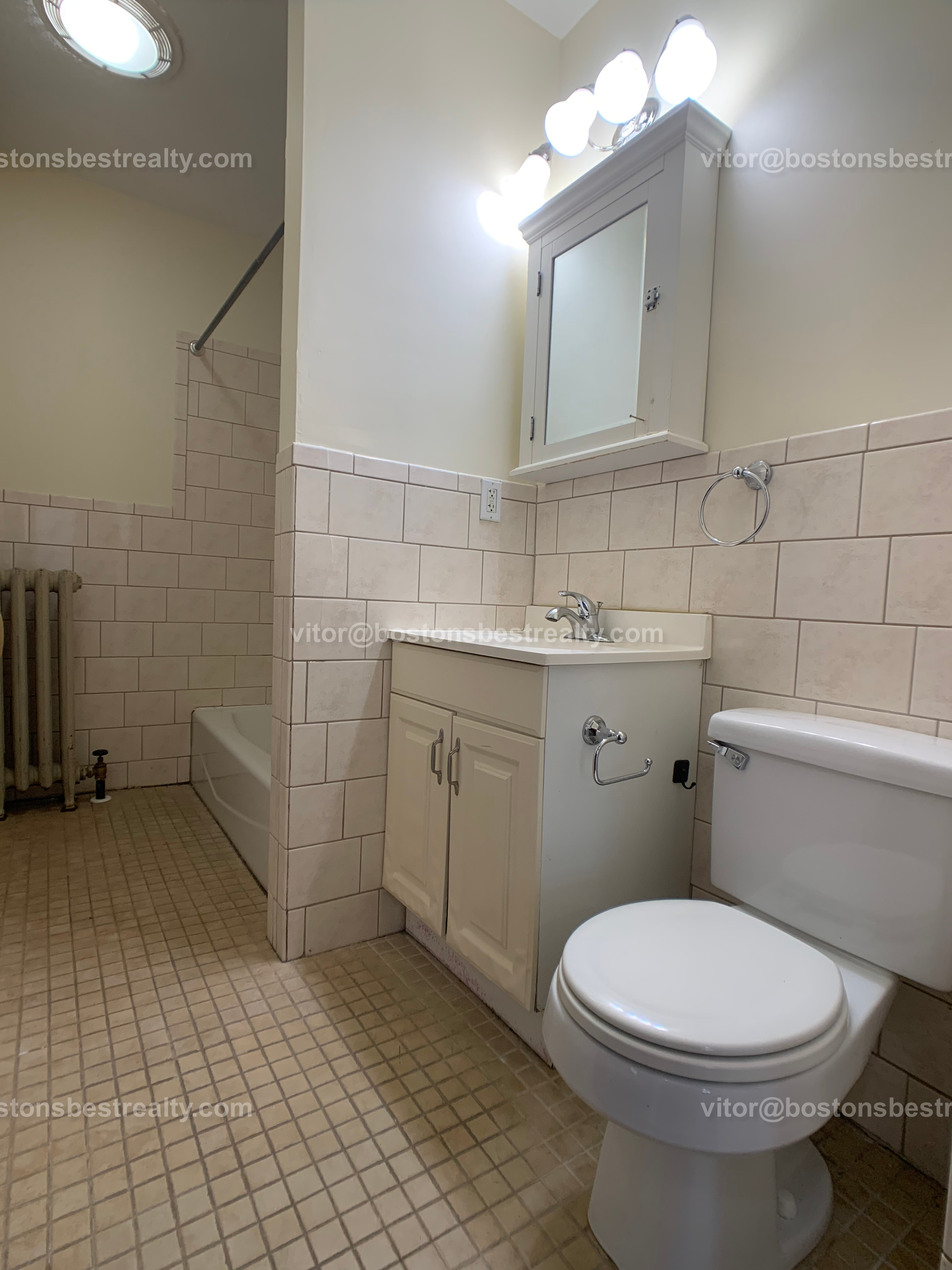 92 University Rd, Washington Square