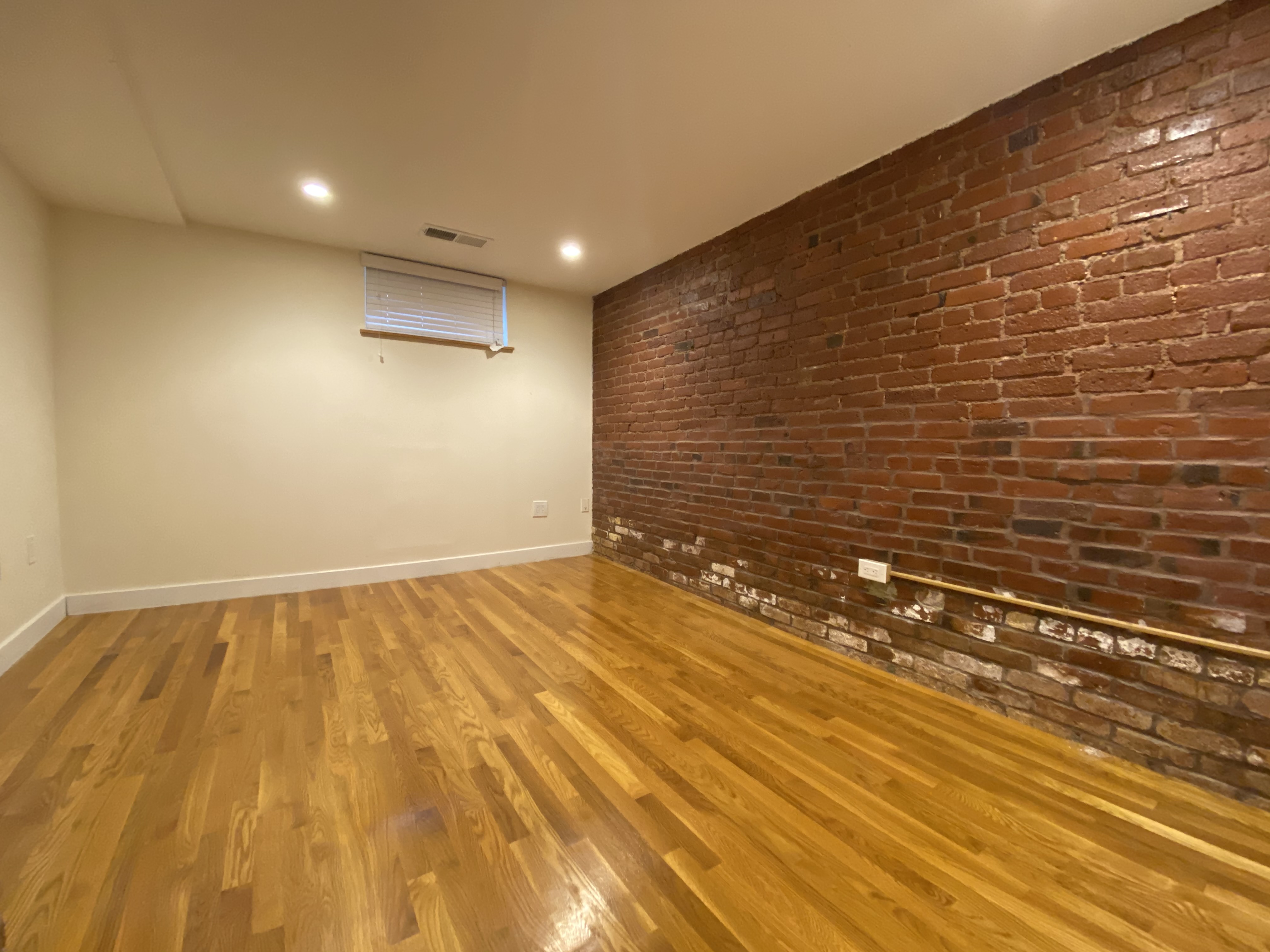 108 Gainsborough St, Fenway