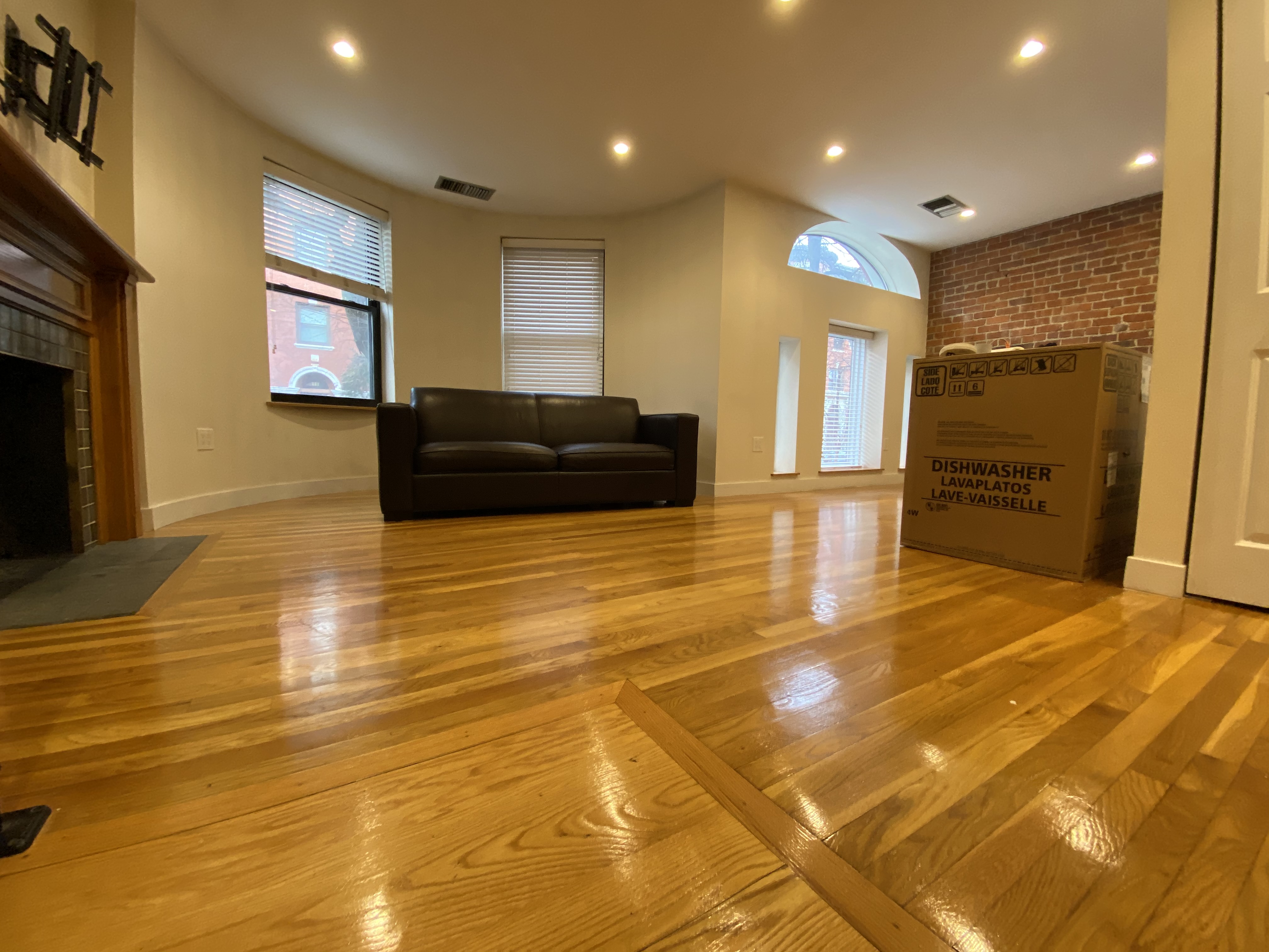 108 Gainsborough St, Fenway