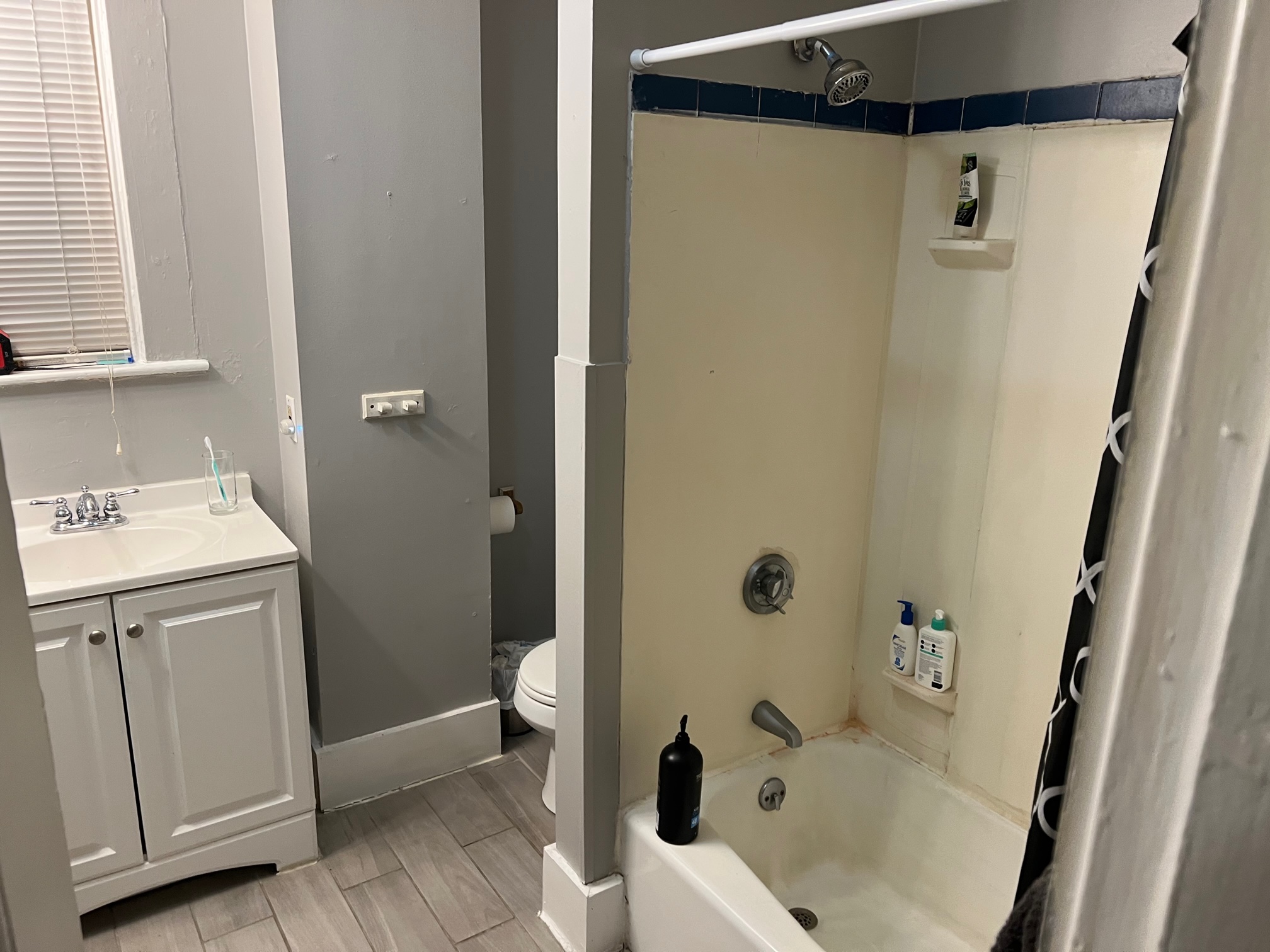 121 Hillside St, Mission Hill