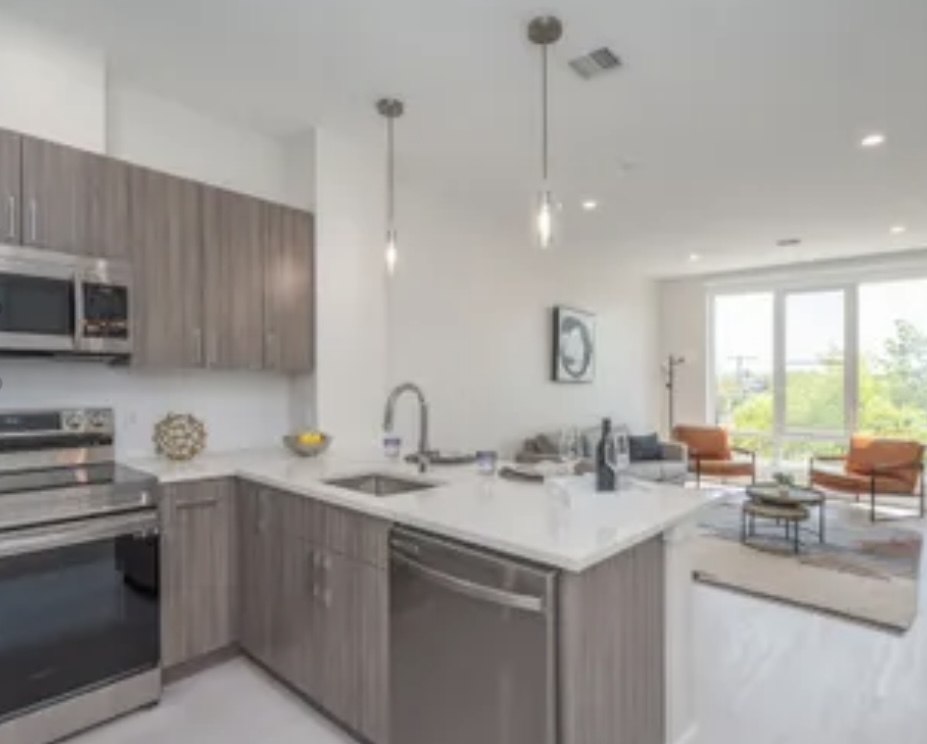 33 Newport Ave, Quincy