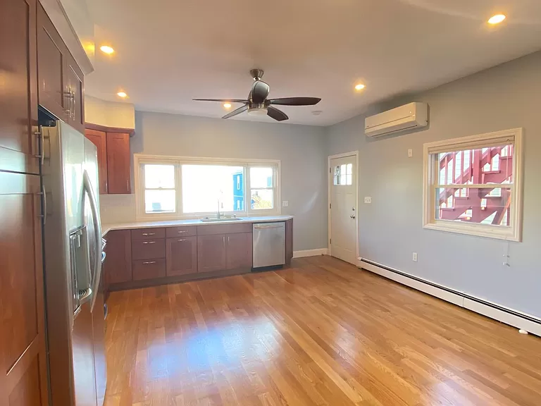 83 Hudson St, Davis Square