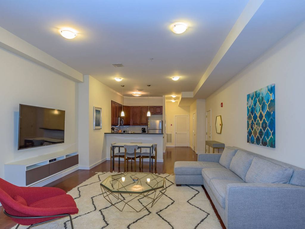 1030 Bennington St, West End