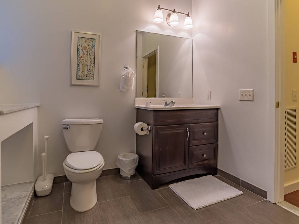 1030 Bennington St, West End