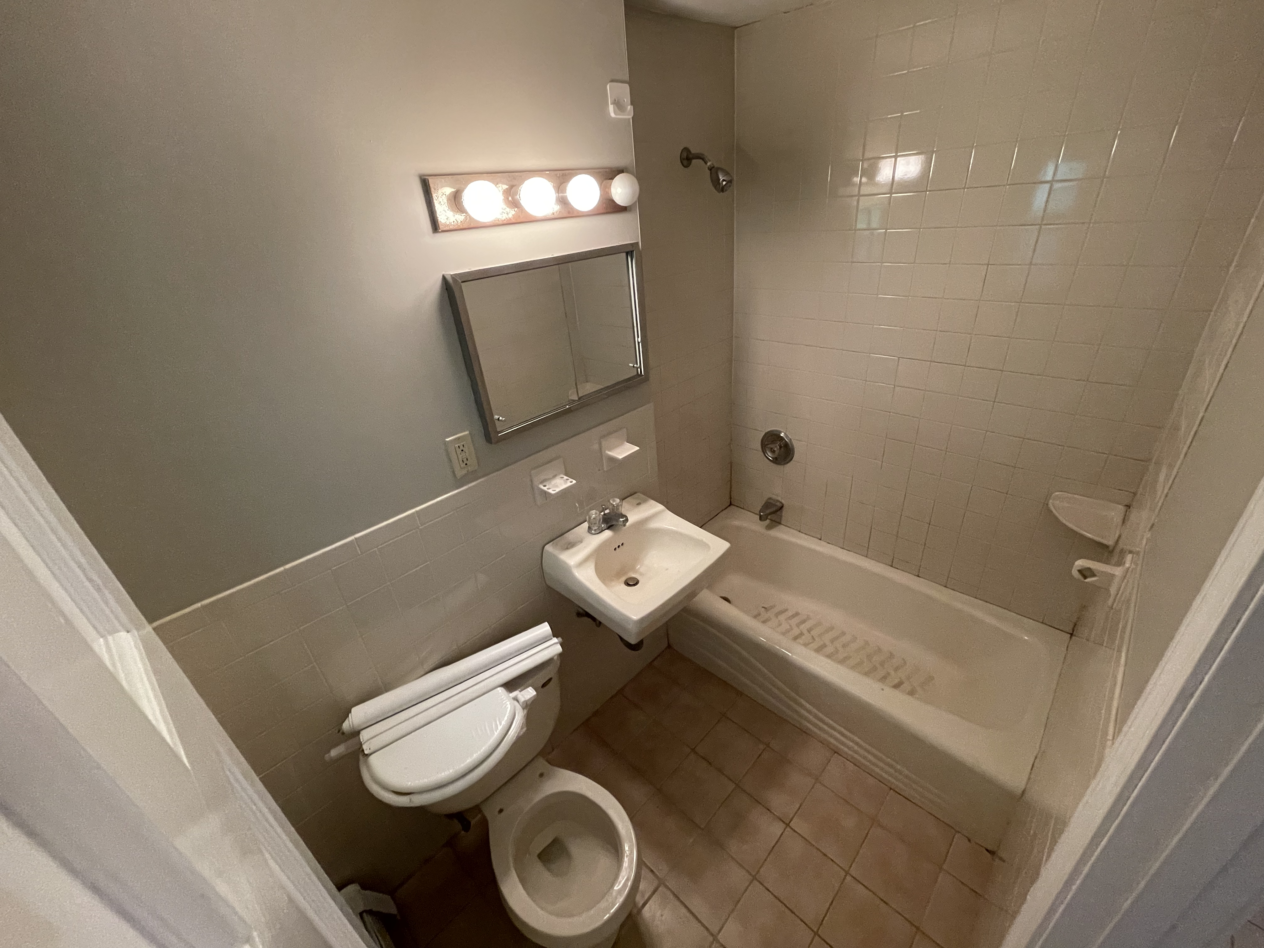 270 Grove St, Newton