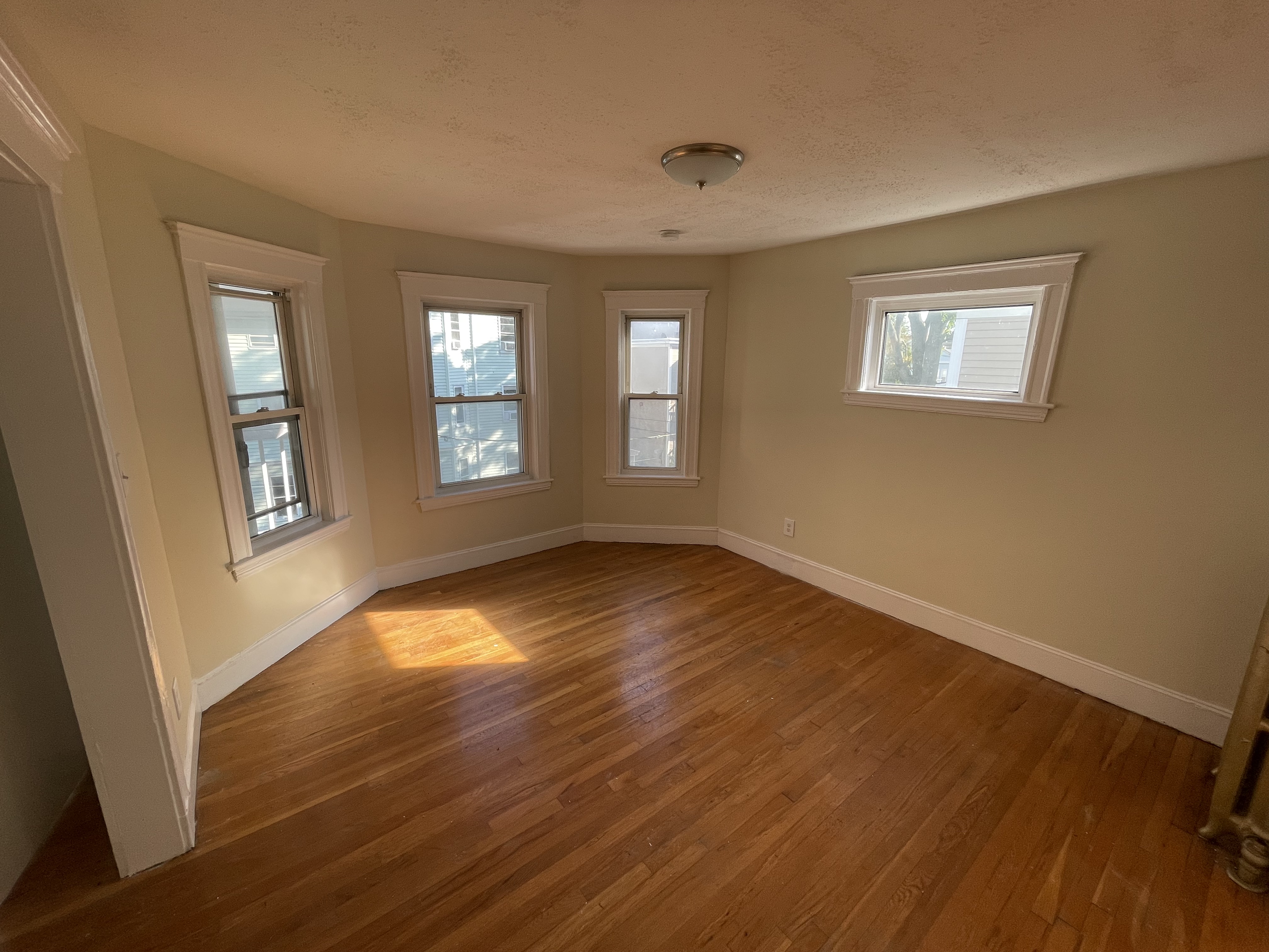 39 Dalrymple St, Jamaica Plain