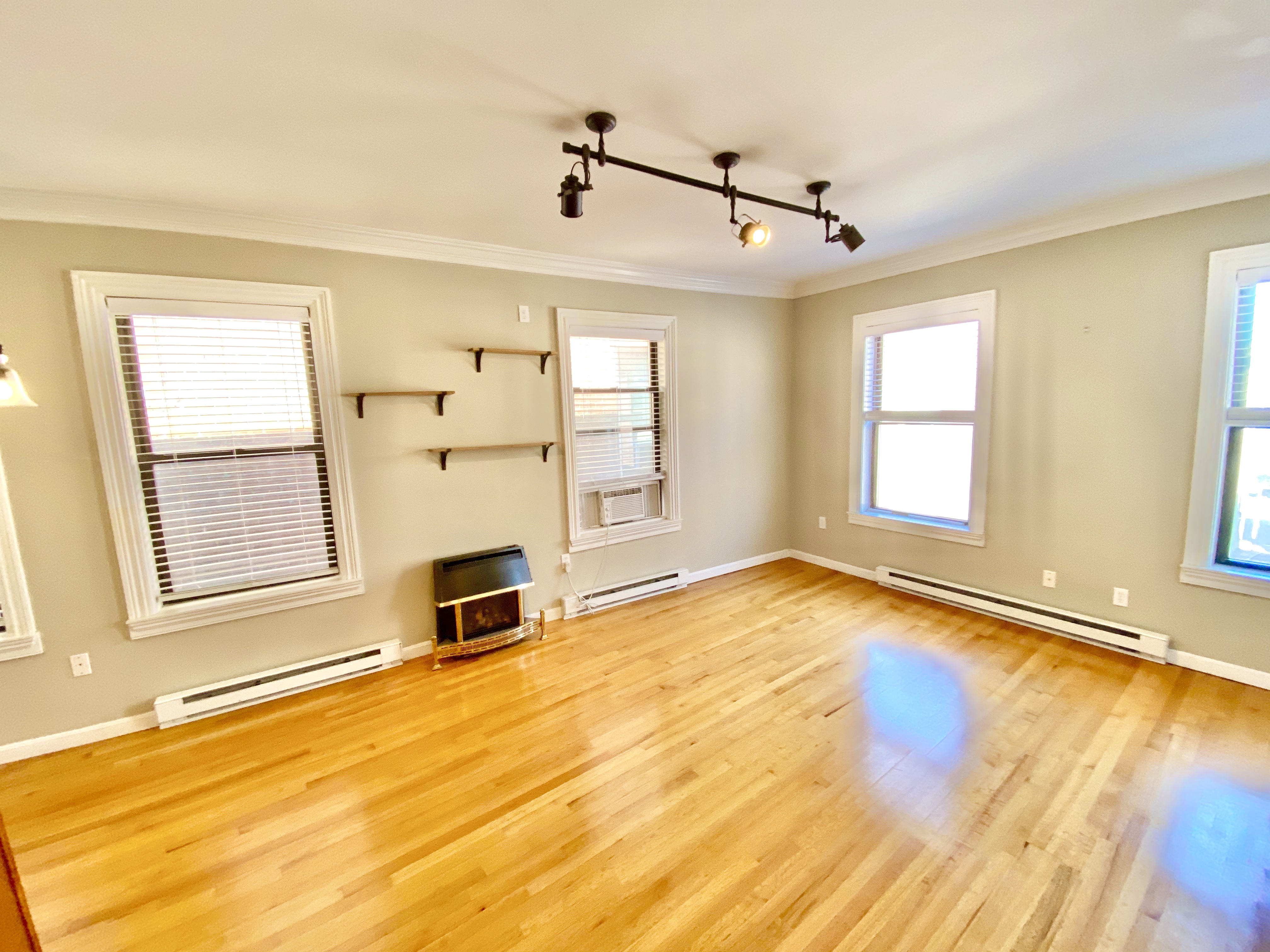 44 Charter St, North End