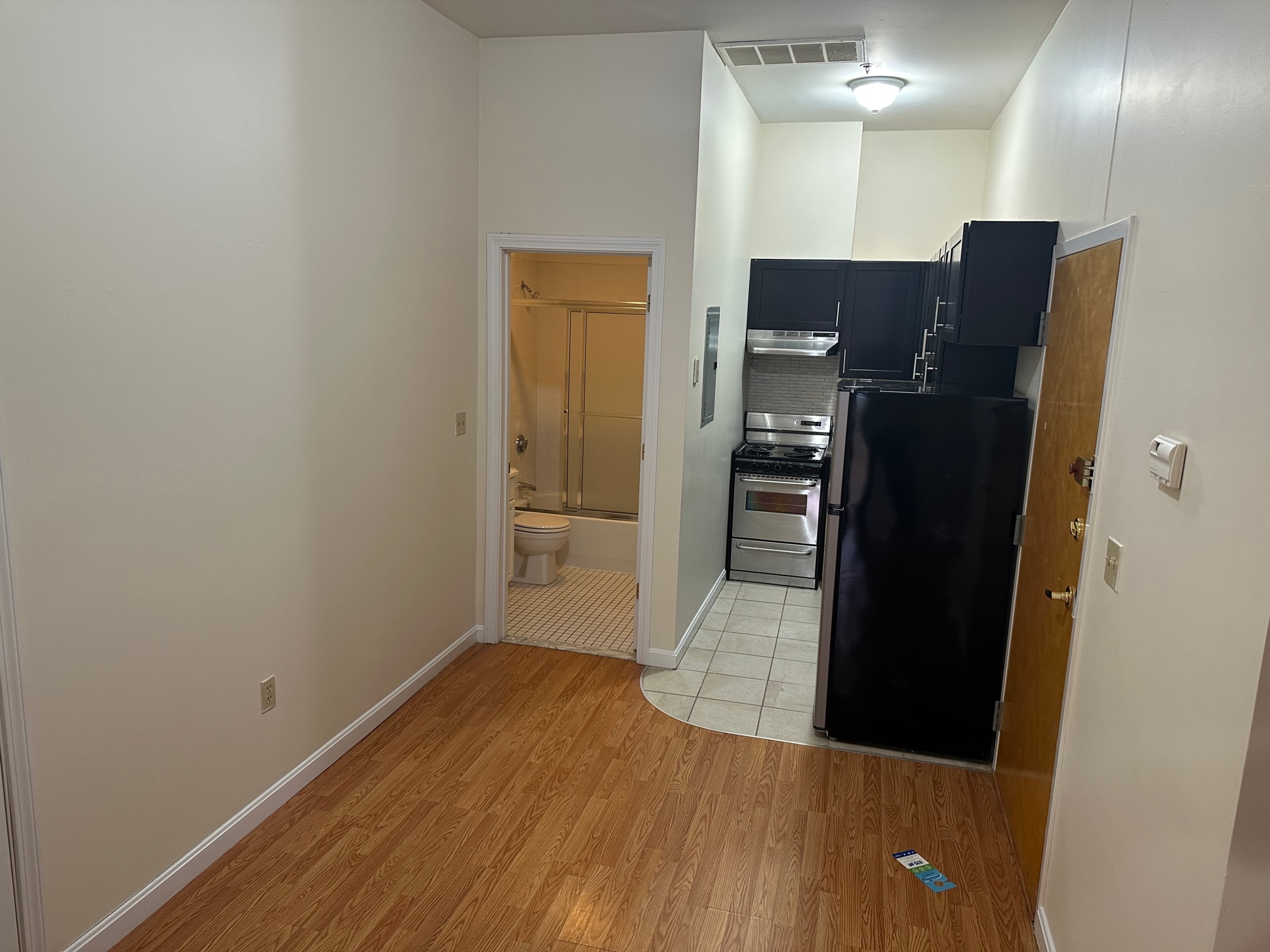 81 Essex St, Chinatown