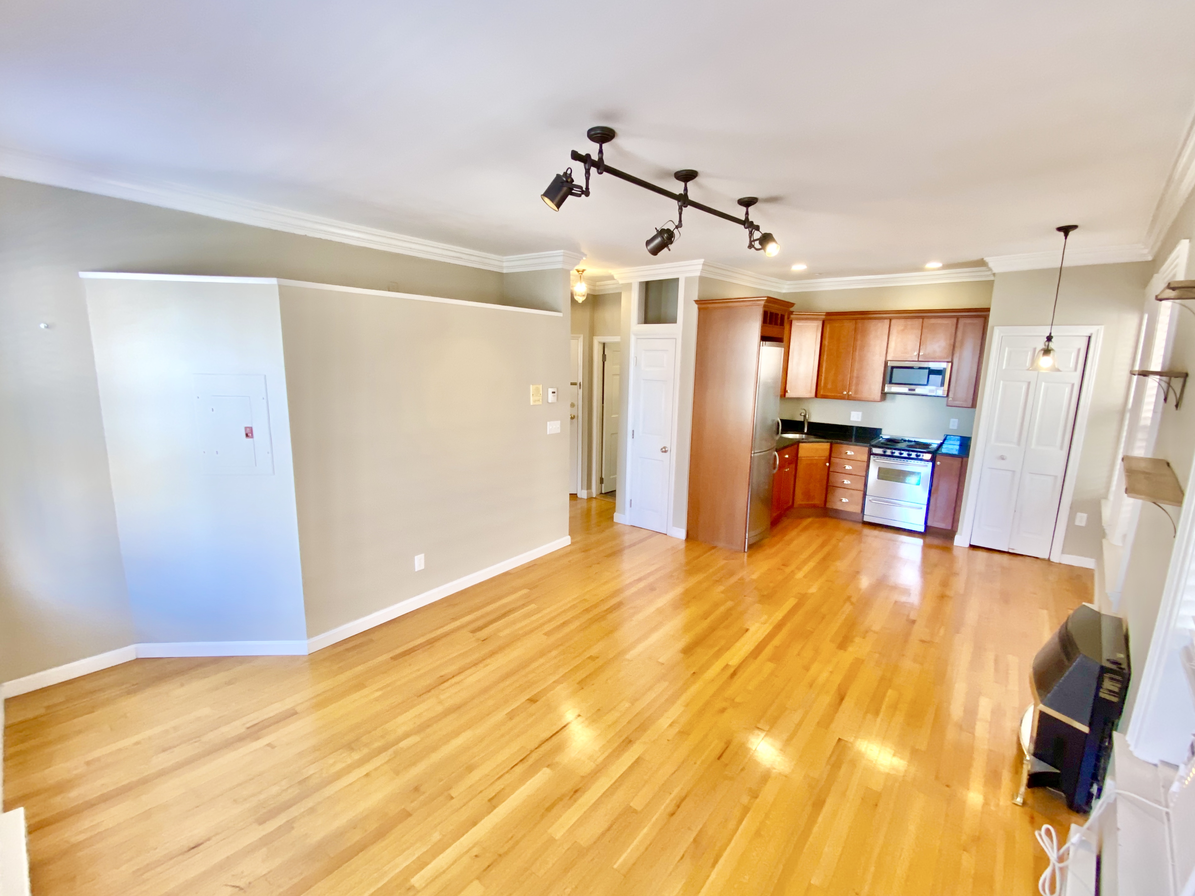 44 Charter St, North End