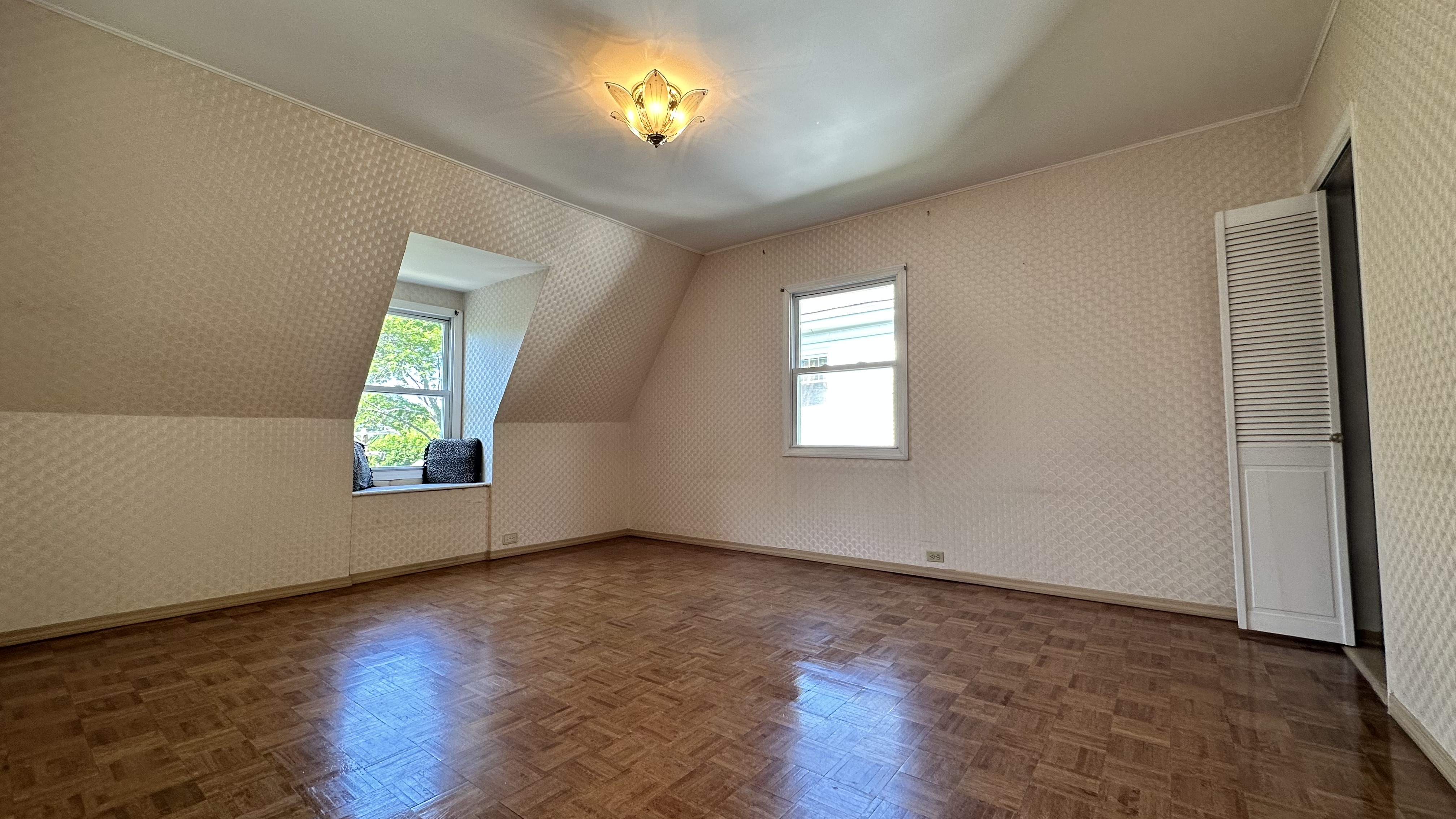 103 University Rd, Washington Square