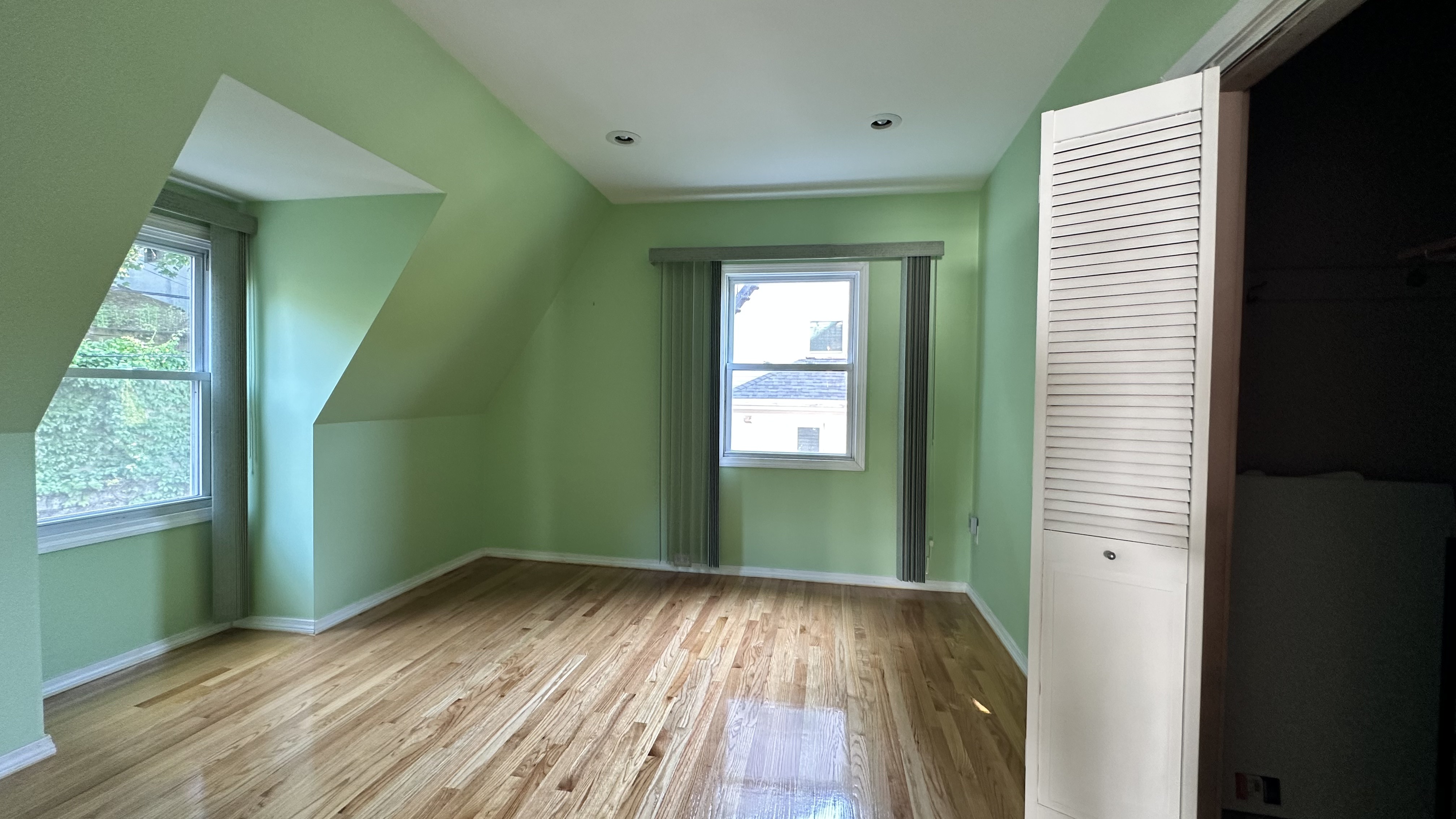 103 University Rd, Washington Square