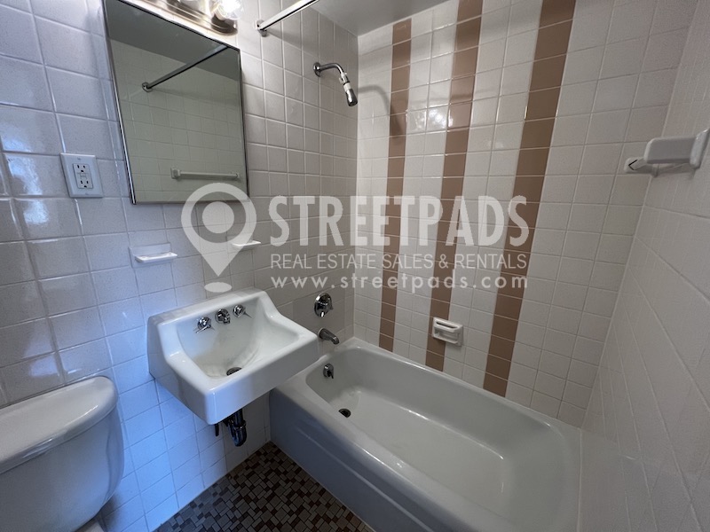 176 North Beacon St, Brighton