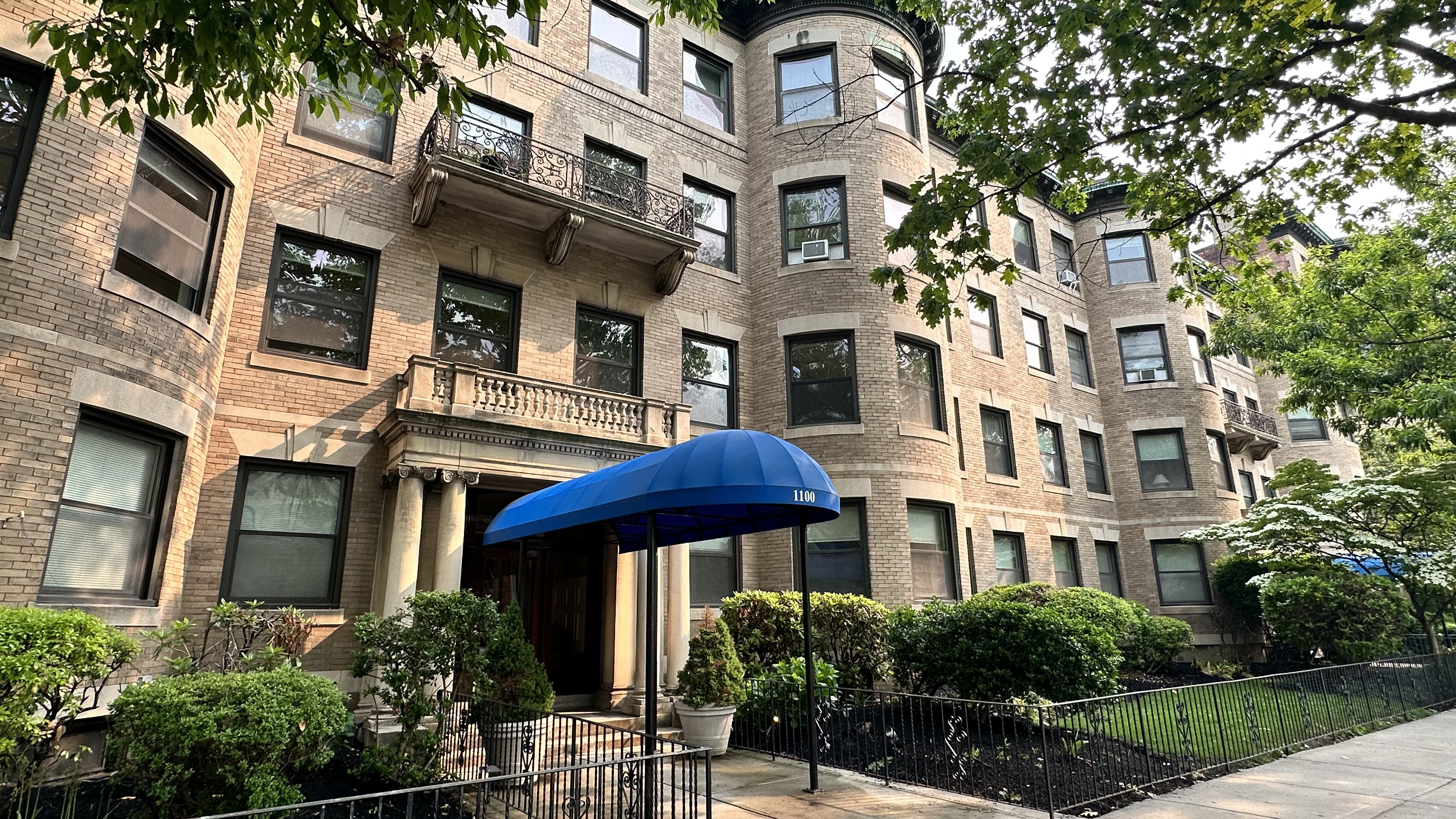 1100 Beacon St, Longwood