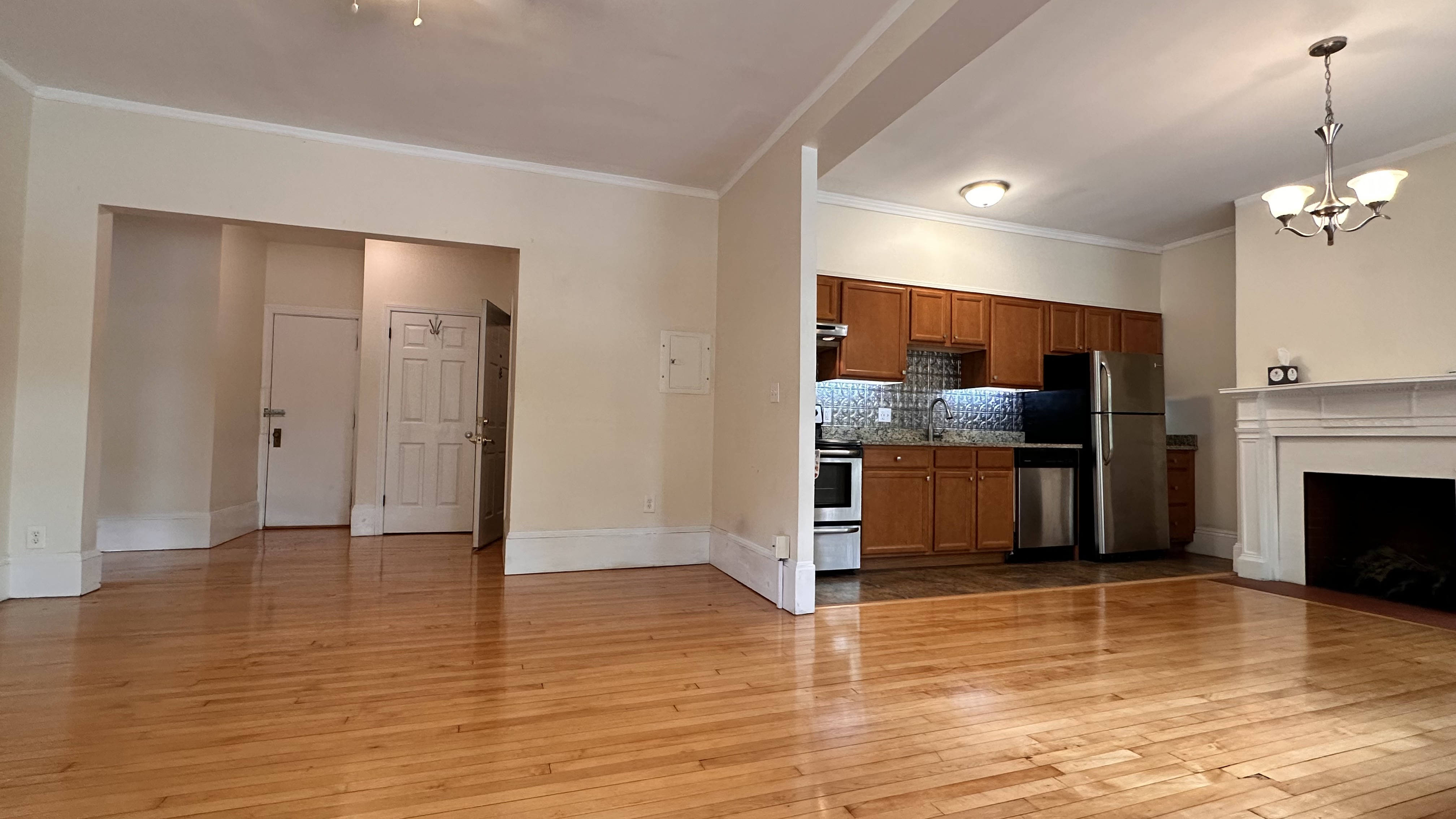 1100 Beacon St, Longwood