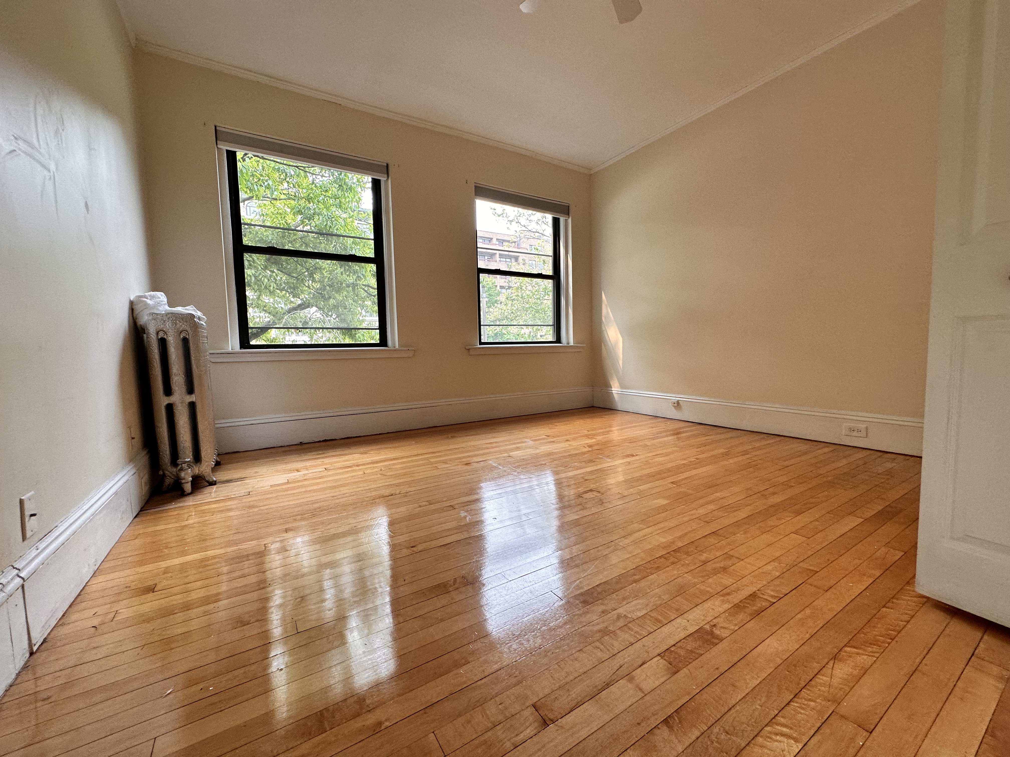 1100 Beacon St, Longwood