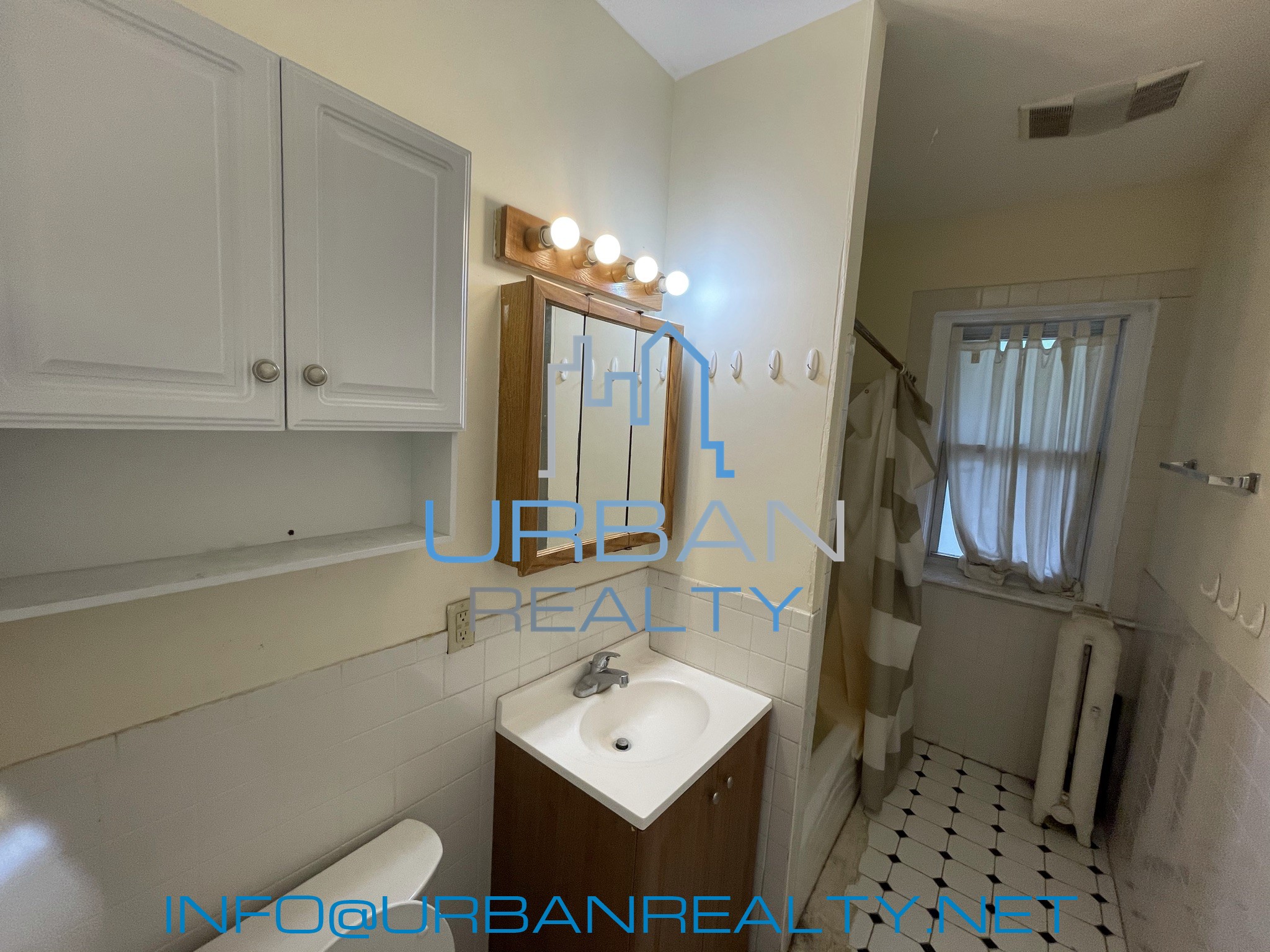 24 Strathmore Rd, Washington Square