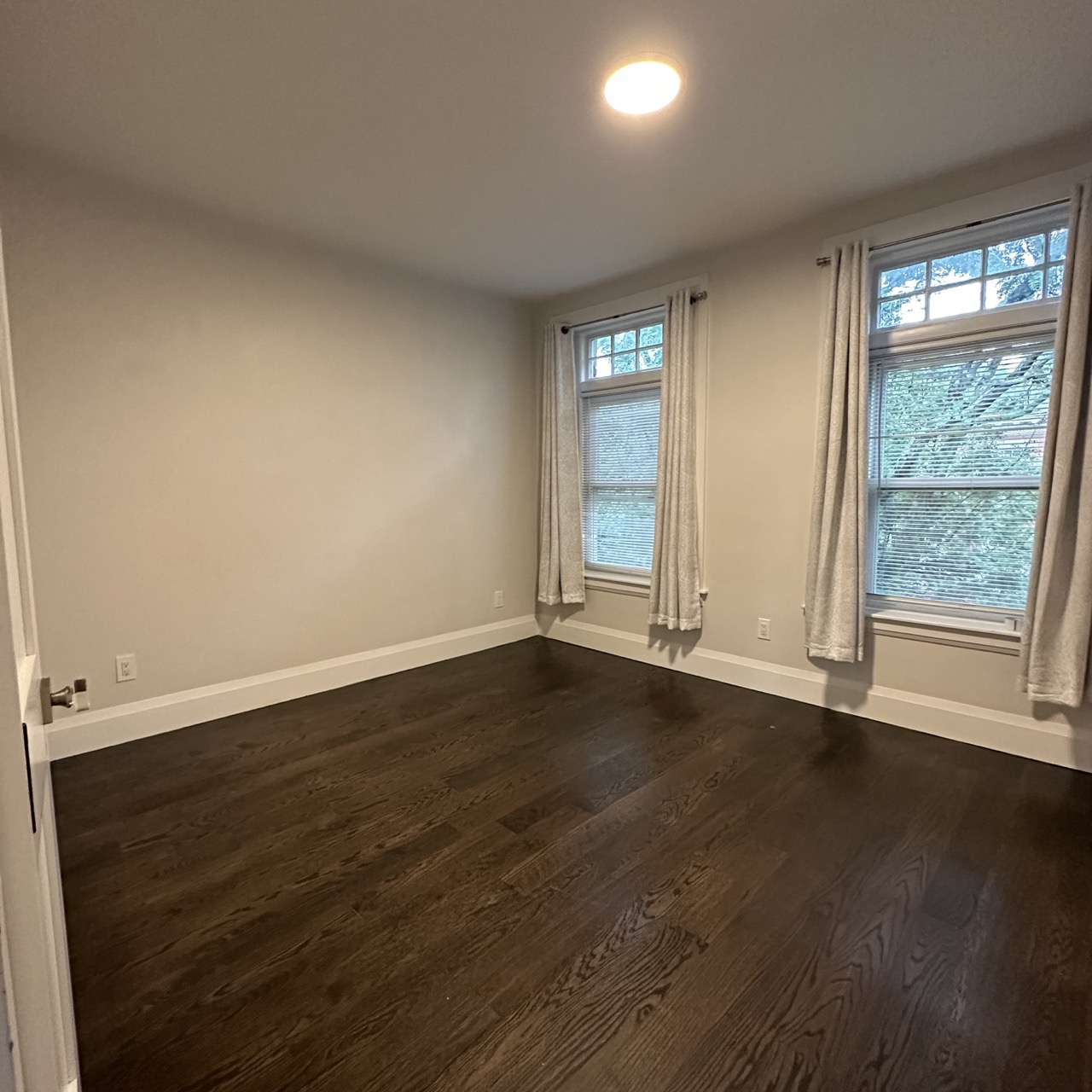 7 Strathmore Rd, Washington Square