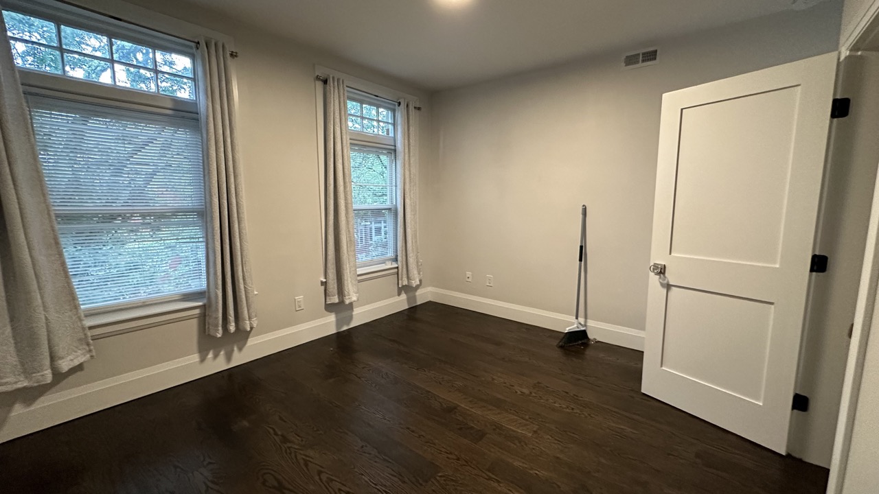 7 Strathmore Rd, Washington Square