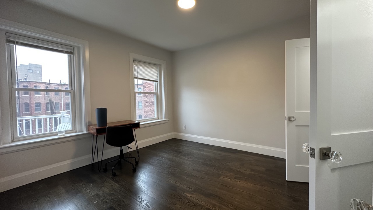 7 Strathmore Rd, Washington Square