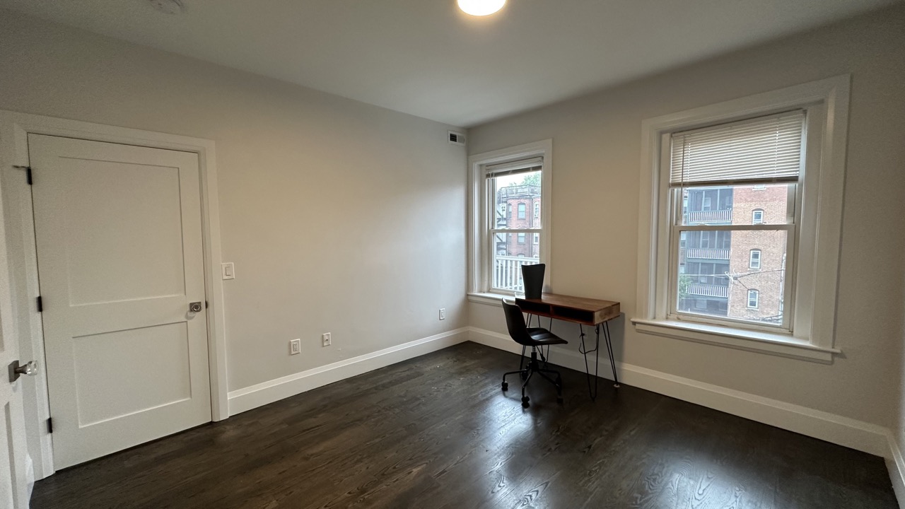 7 Strathmore Rd, Washington Square