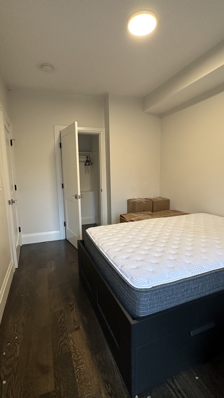 7 Strathmore Rd, Washington Square