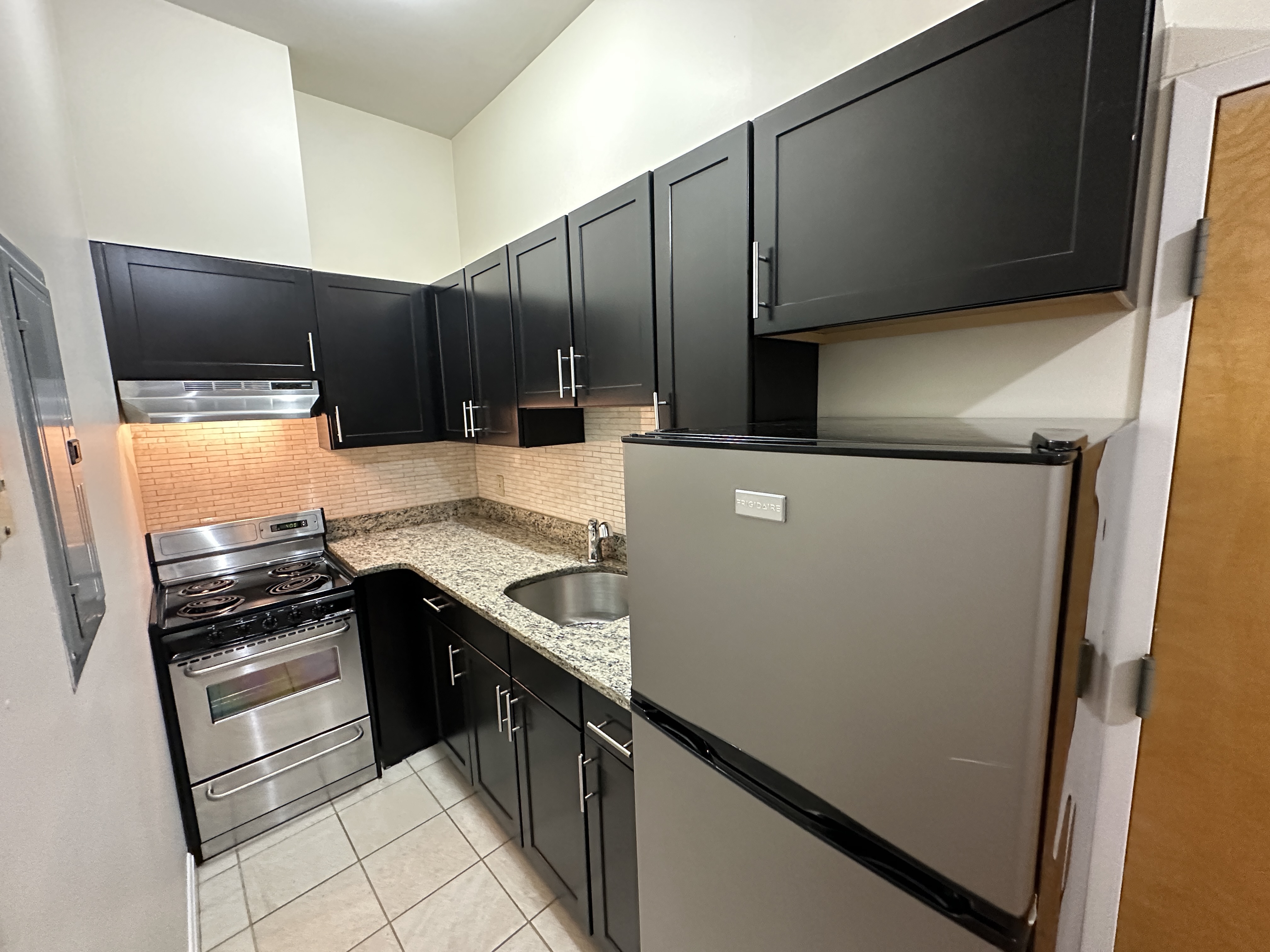 81 Essex St, Chinatown