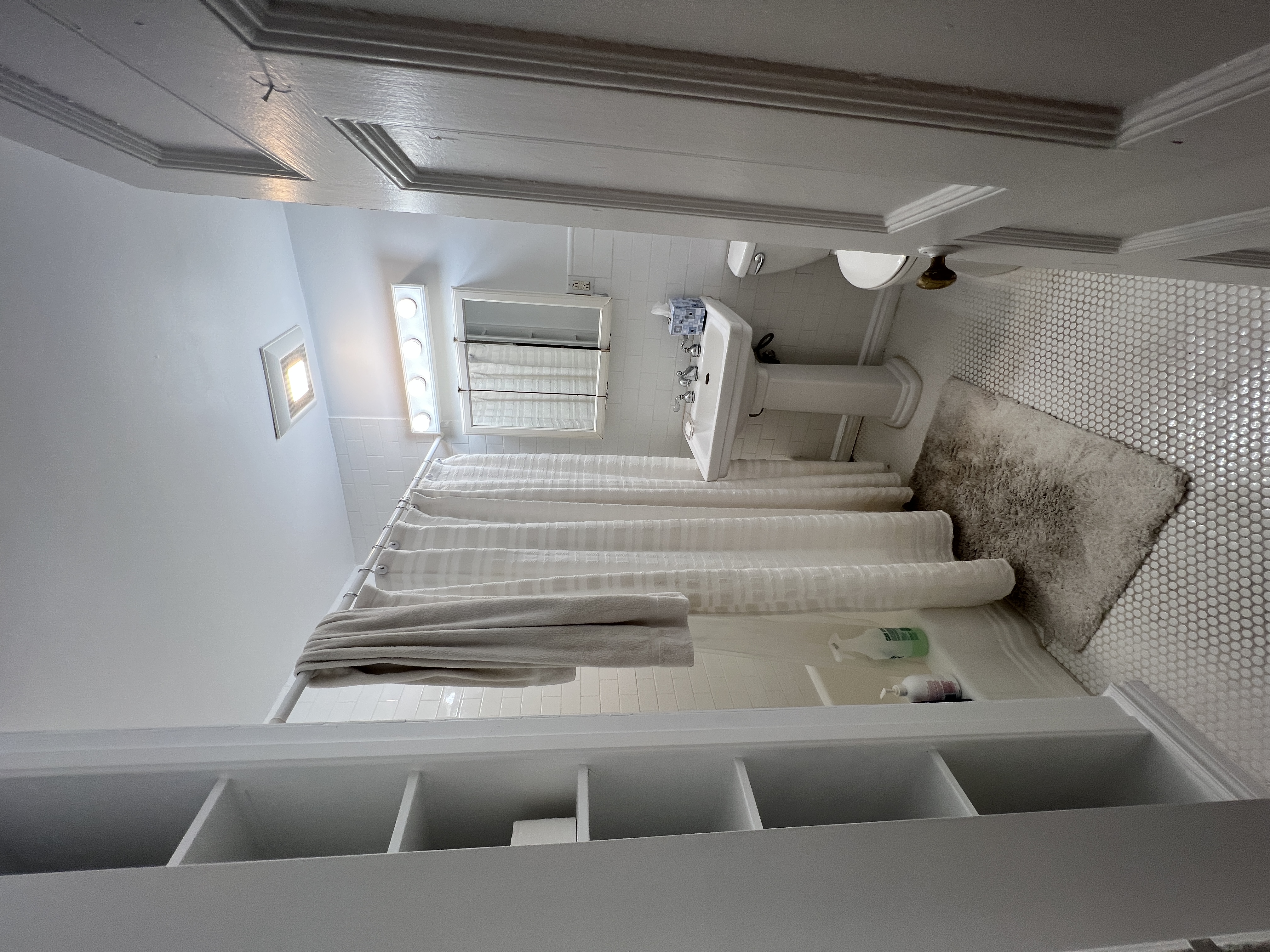 869 Beacon St, Fenway