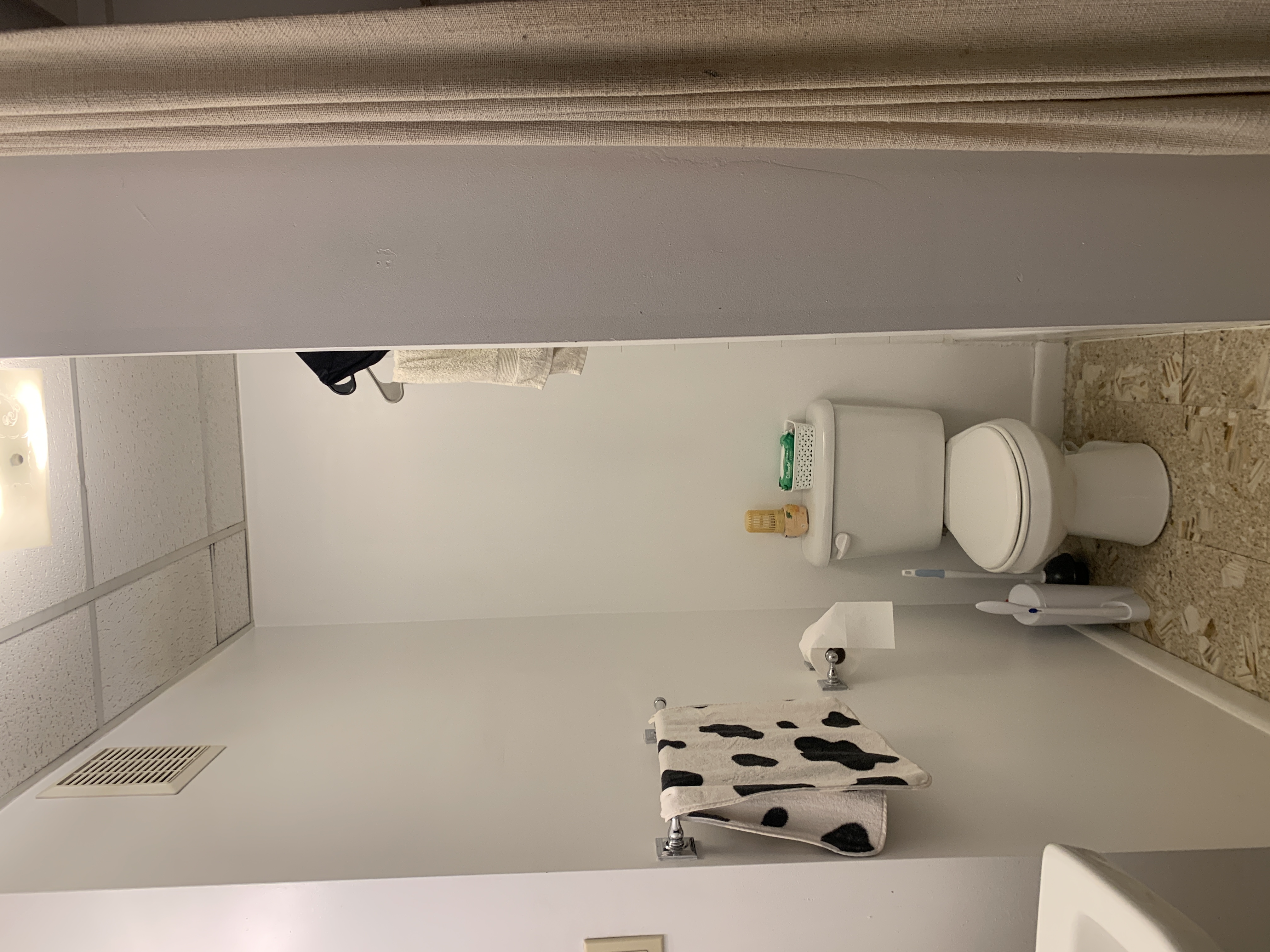 1077 Beacon St, Longwood