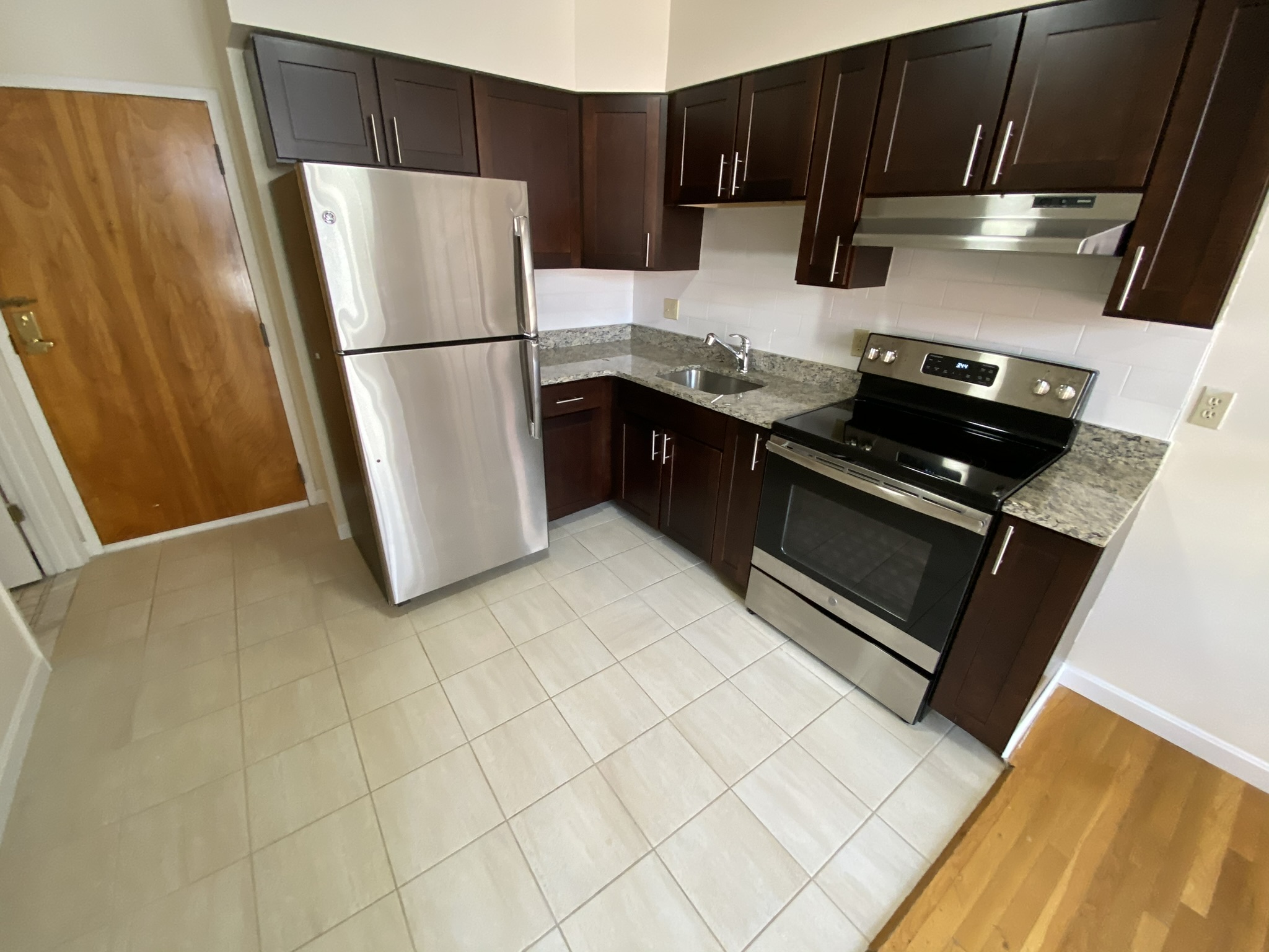 81 Essex St, Chinatown